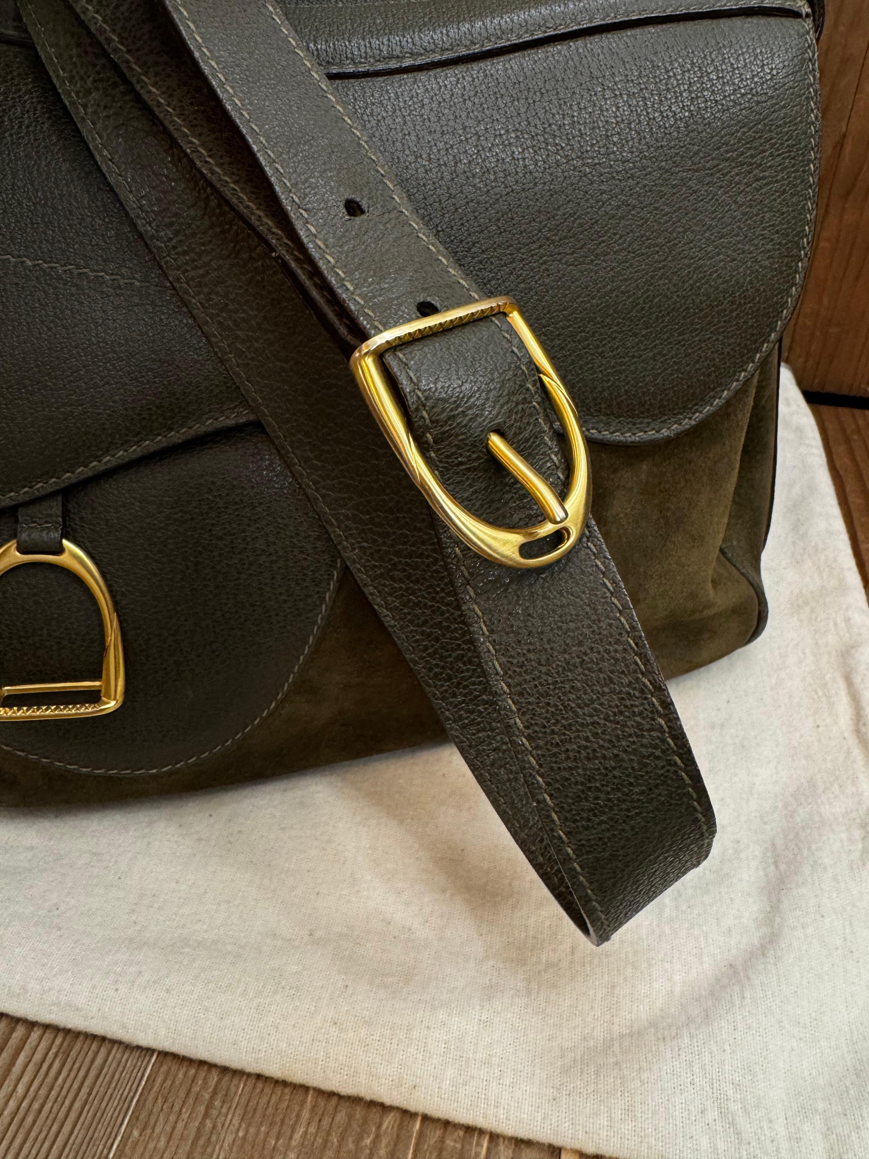 1990 Vintage GUCCI Nubuck Pigskin Leather Saddle Camera Bag Green Mens Unisex en vente 1