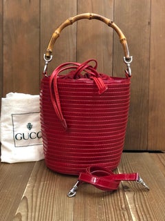 1990s Vintage GUCCI Charol Bambú Bucket Bag Drawstring Rojo