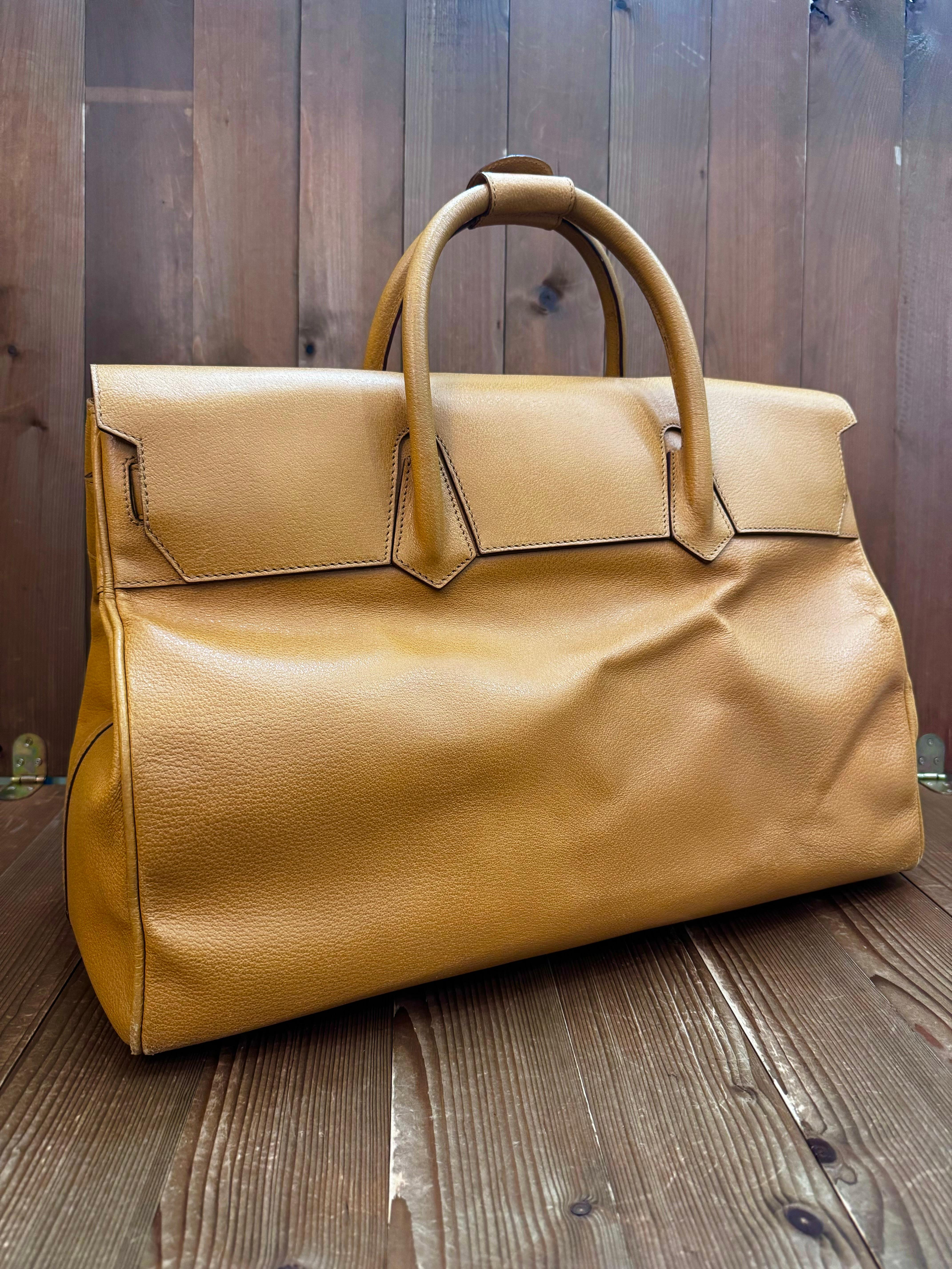 1990s Vintage GUCCI Pigskin Leather Duffle Bag XXL Yellow In Fair Condition For Sale In Bangkok, TH