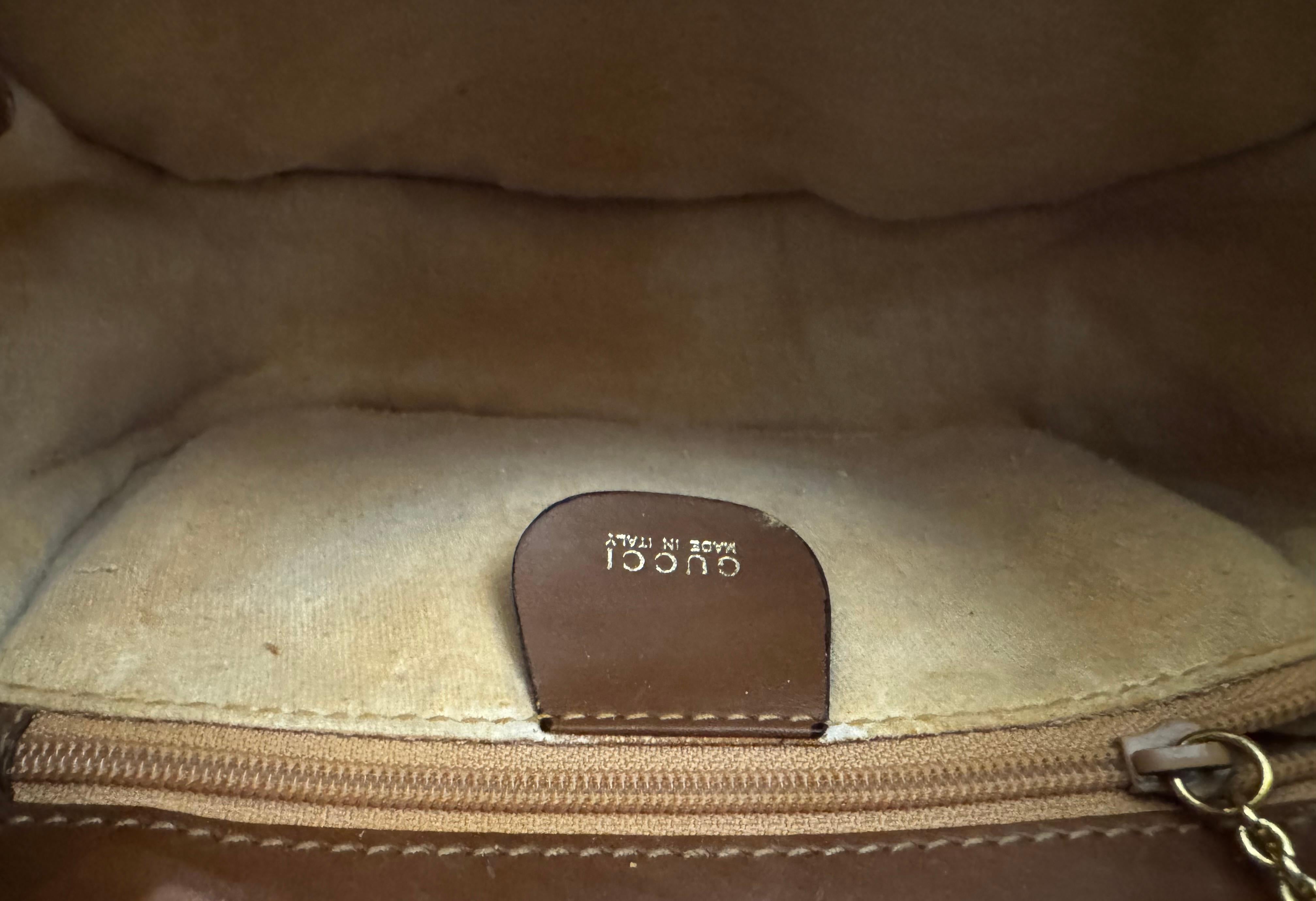 1990s Vintage GUCCI Pequeño Bolso Crossbody de piel de becerro ecuestre Marrón 5