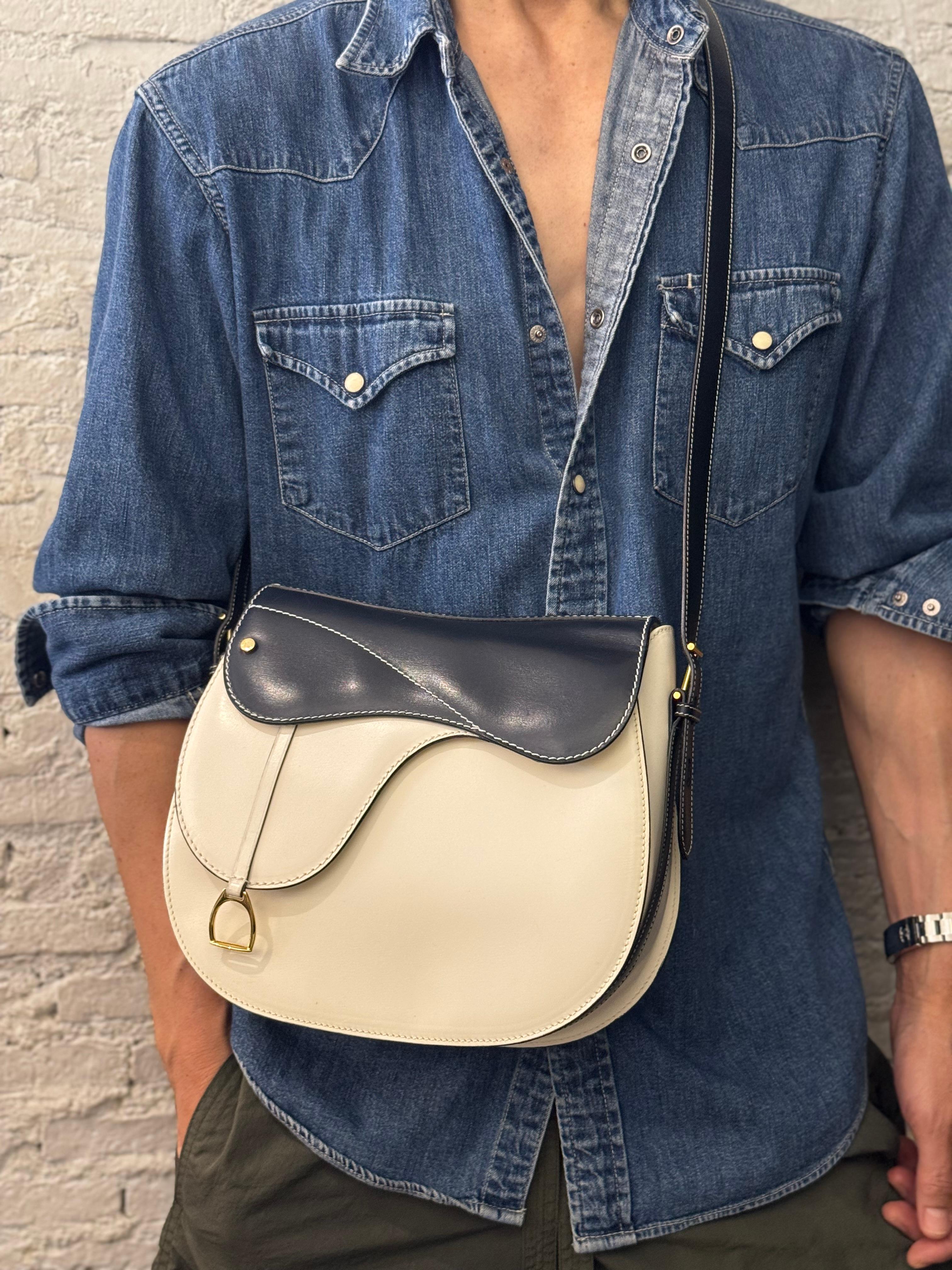 Women's or Men's 1990s Vintage GUCCI Calfskin Leather Saddle Shoulder Bag Equestrian Navy White