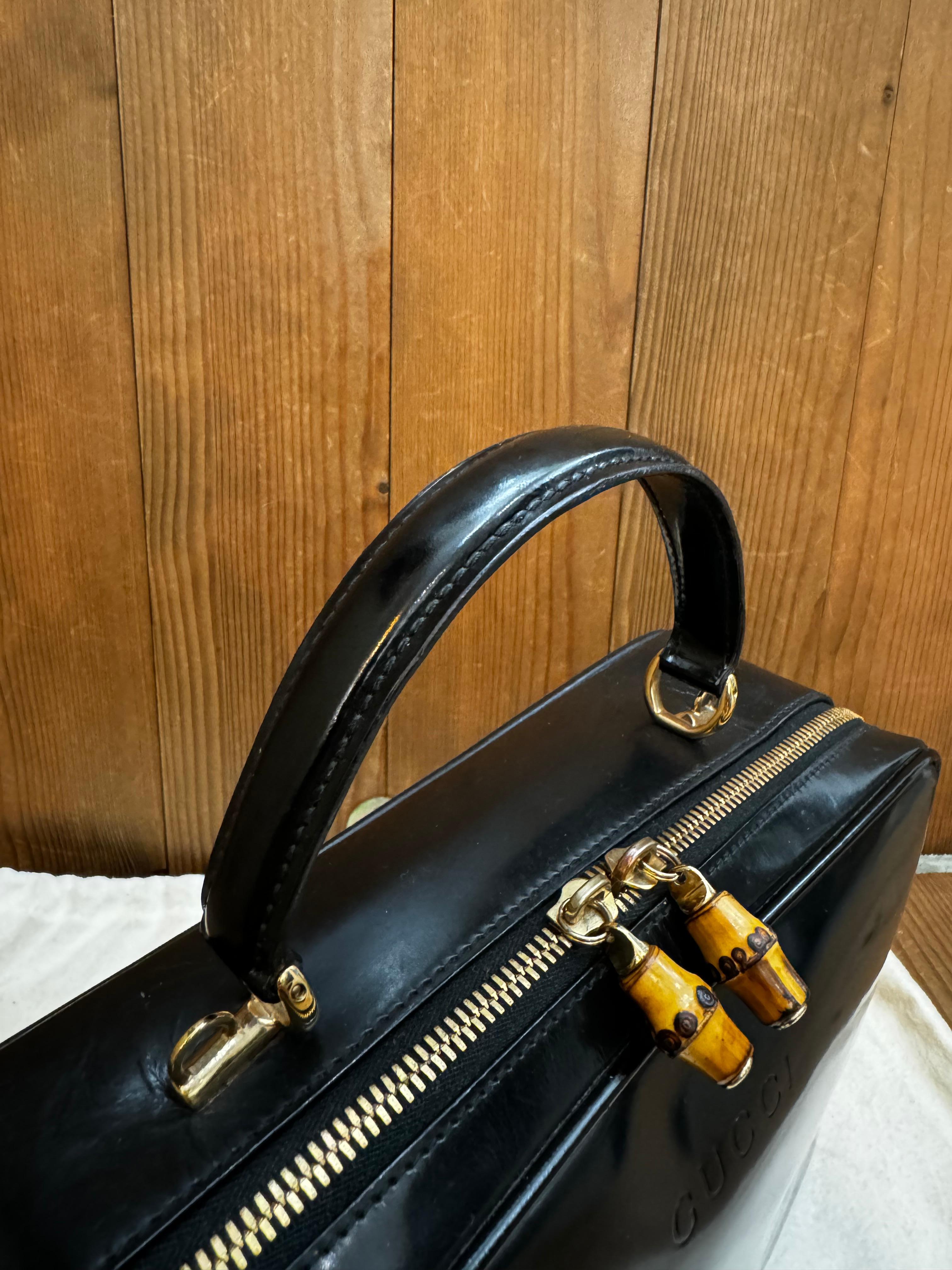 1990 Vintage GUCCI Petit Vanity Case Sac à main Cuir poli Noir 2