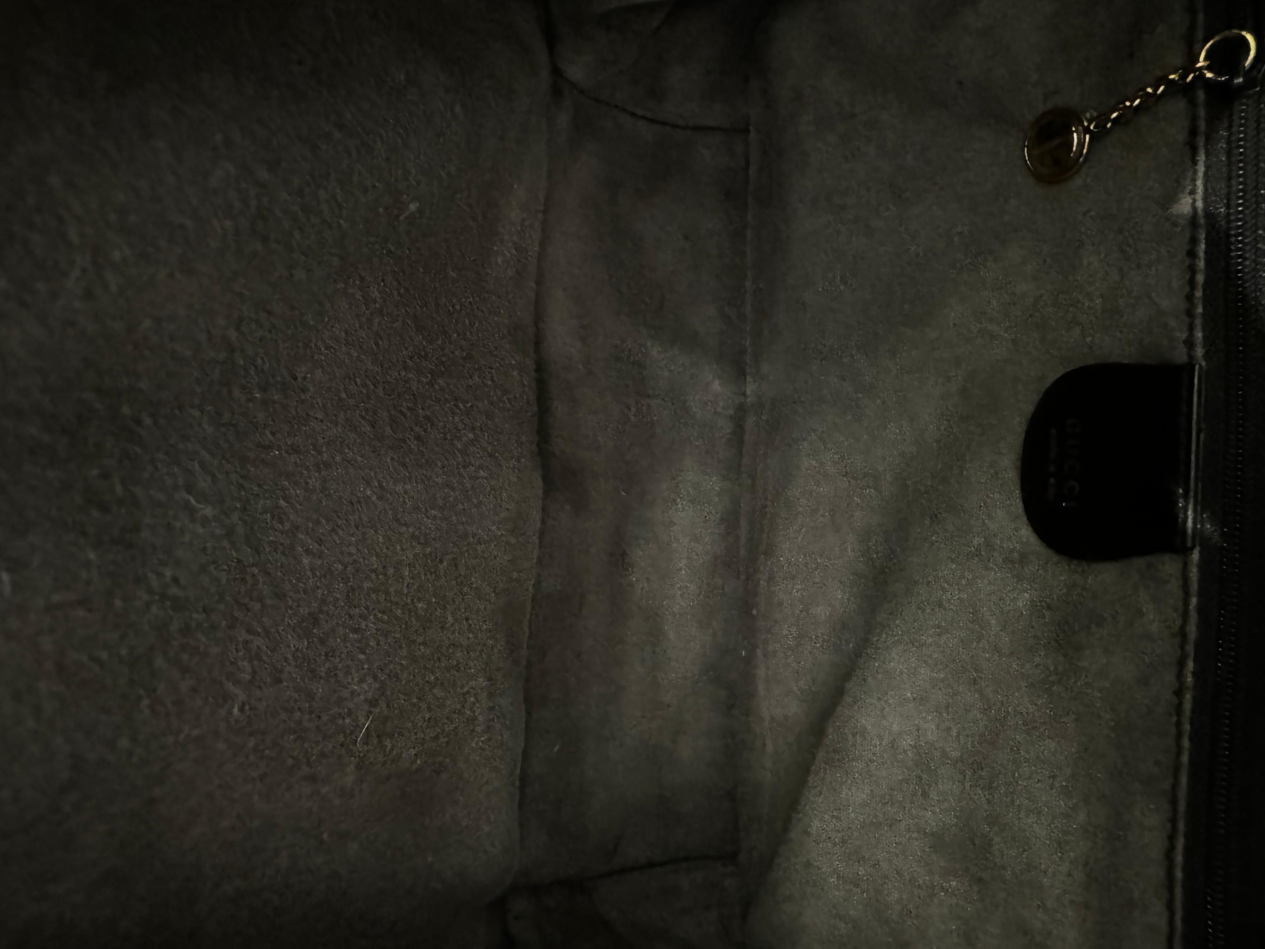 1990 Vintage GUCCI Petit Vanity Case Sac à main Cuir poli Noir 4