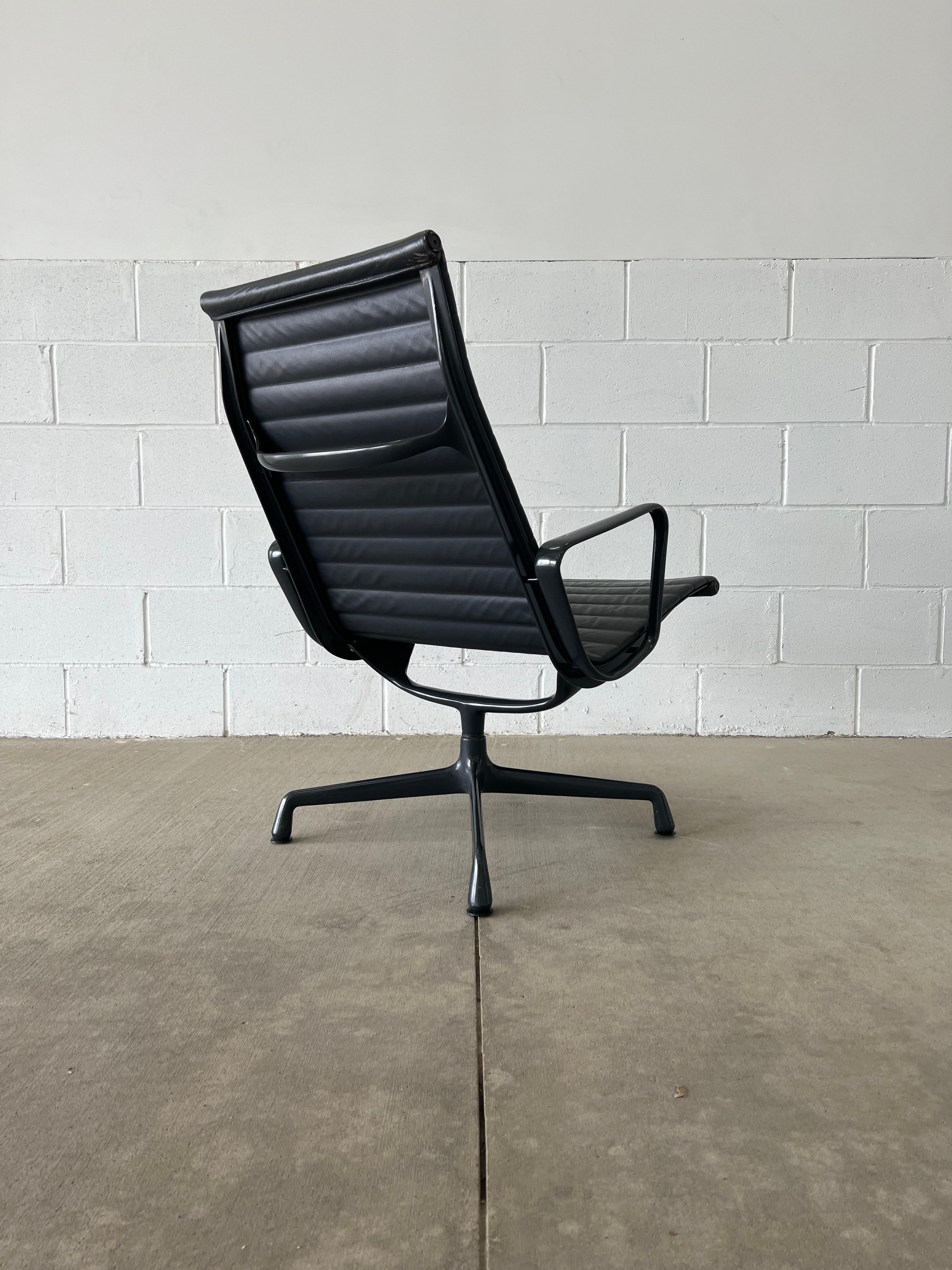 Mid-Century Modern 1990s Vintage Herman Miller Eames Aluminum Group Lounge Chair