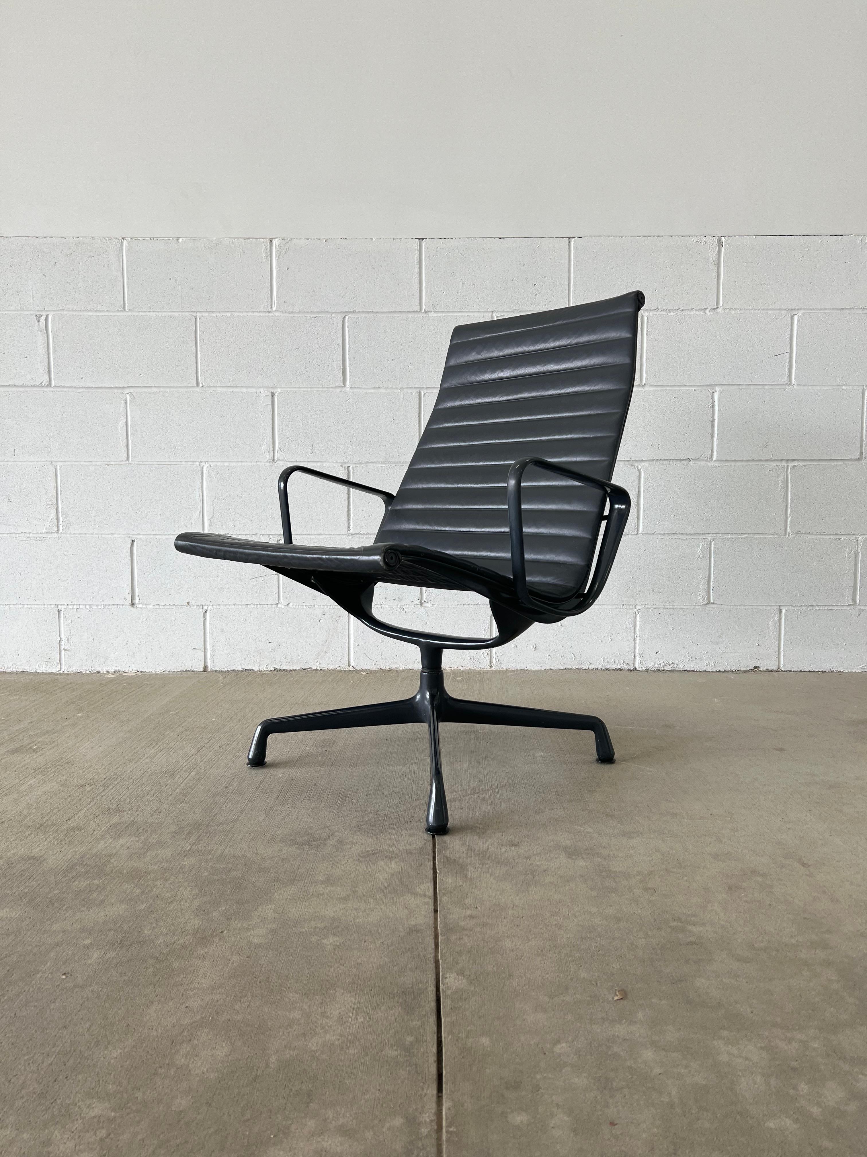 American 1990s Vintage Herman Miller Eames Aluminum Group Lounge Chair