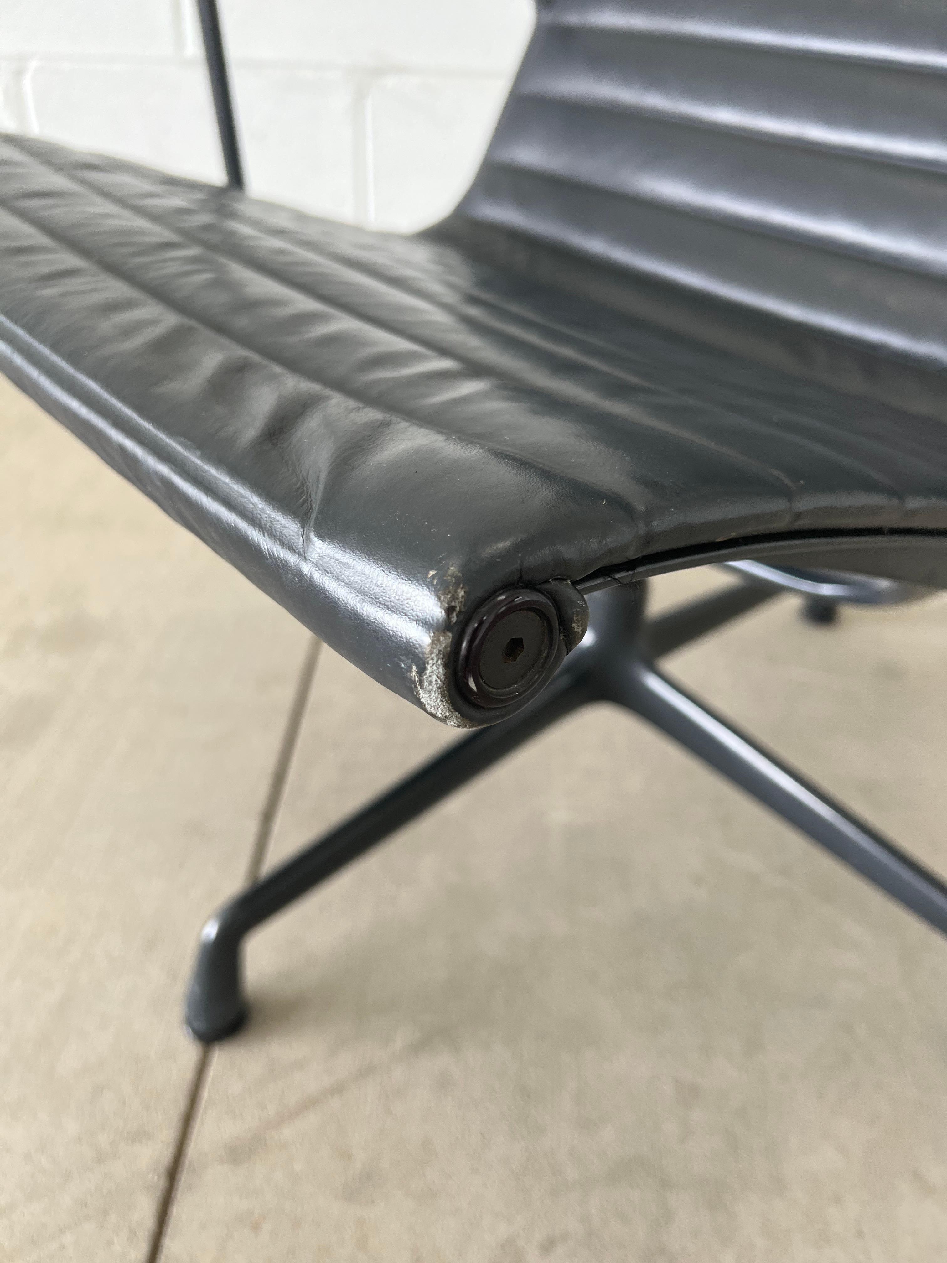 20th Century 1990s Vintage Herman Miller Eames Aluminum Group Lounge Chair