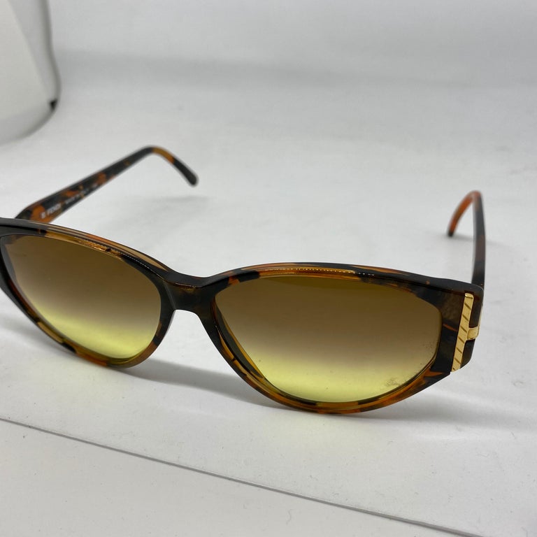 1990s Vintage Italian Fake Tortoise Shell Lucite Sunglasses  display picture 1