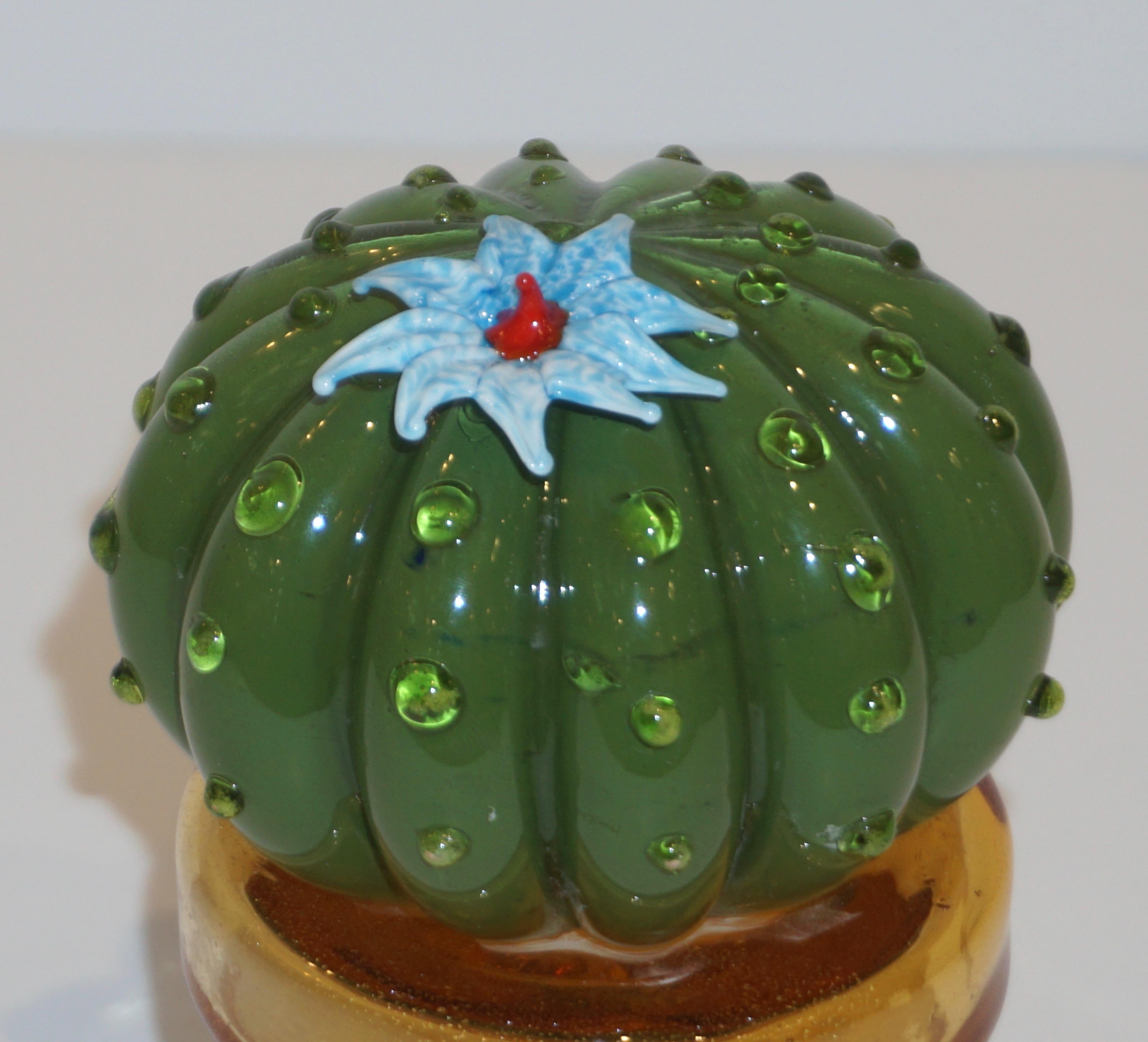 1990 Italian highly collectible glass cactus of limited edition, entirely handcrafted in Murano, with modern Minimalist design blown by Formia, in a lifelike organic modernist shape in overlaid moss green Murano glass highlighted with prickles in