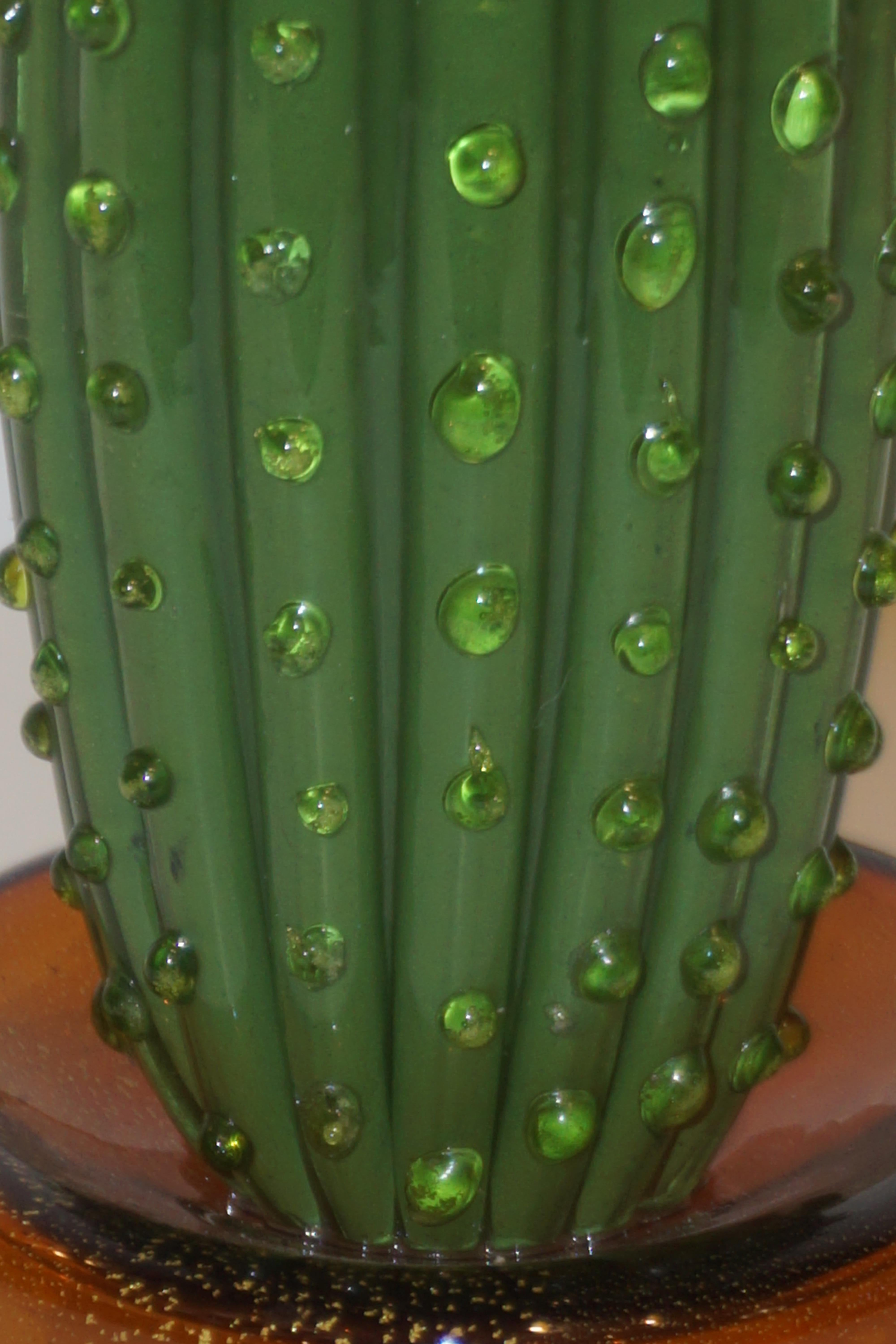 1990er Jahre Vintage Italienisch Grünes Muranoglas Große Kaktuspflanze mit rosa Blume (Handgefertigt)