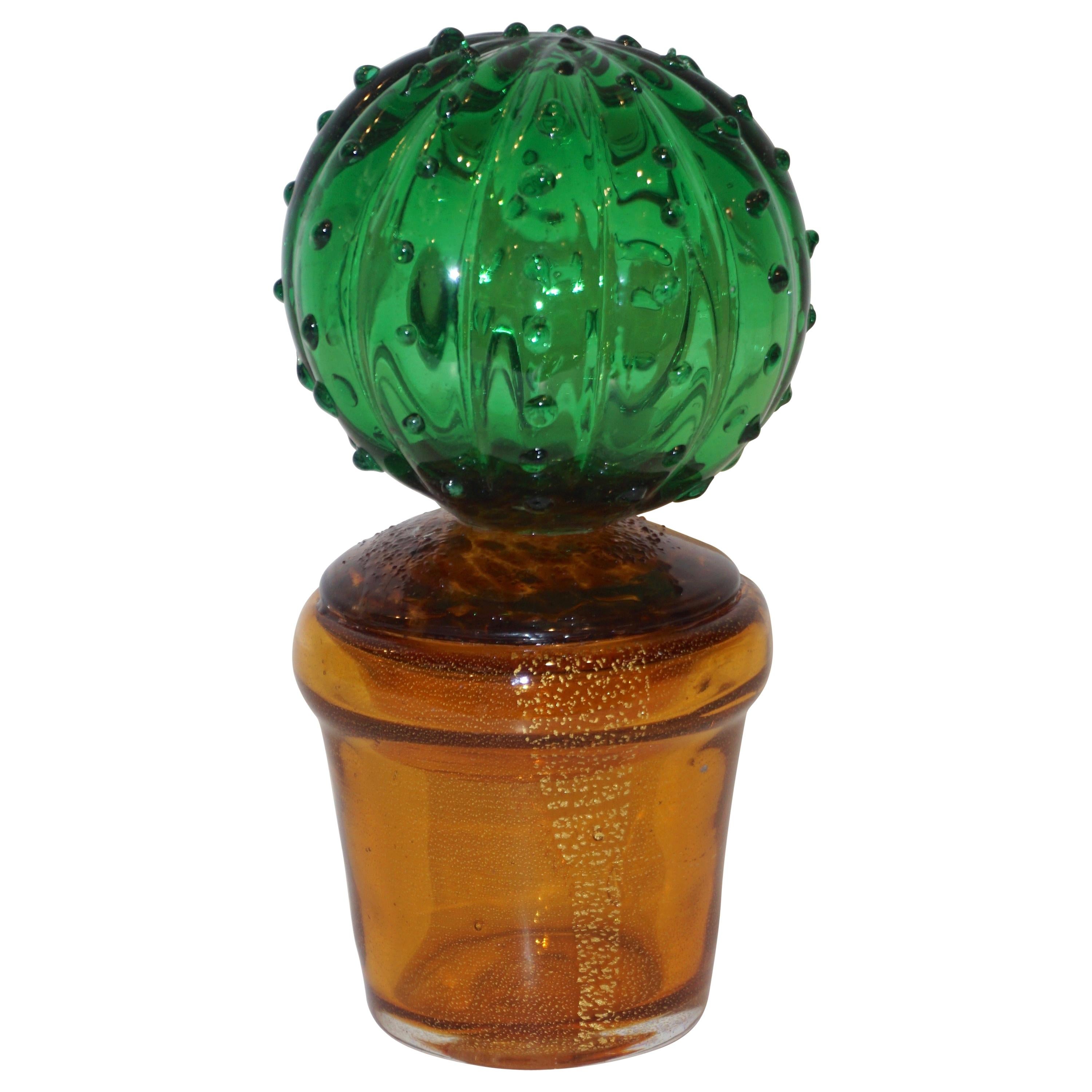Petit cactus de verre de Murano vintage vert vif dans un pot doré peint, années 1990 en vente