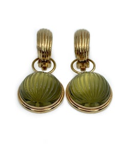 Grandes boucles d'oreilles à clip en verre pressé vert vintage Lalique de couleur or des années 1990