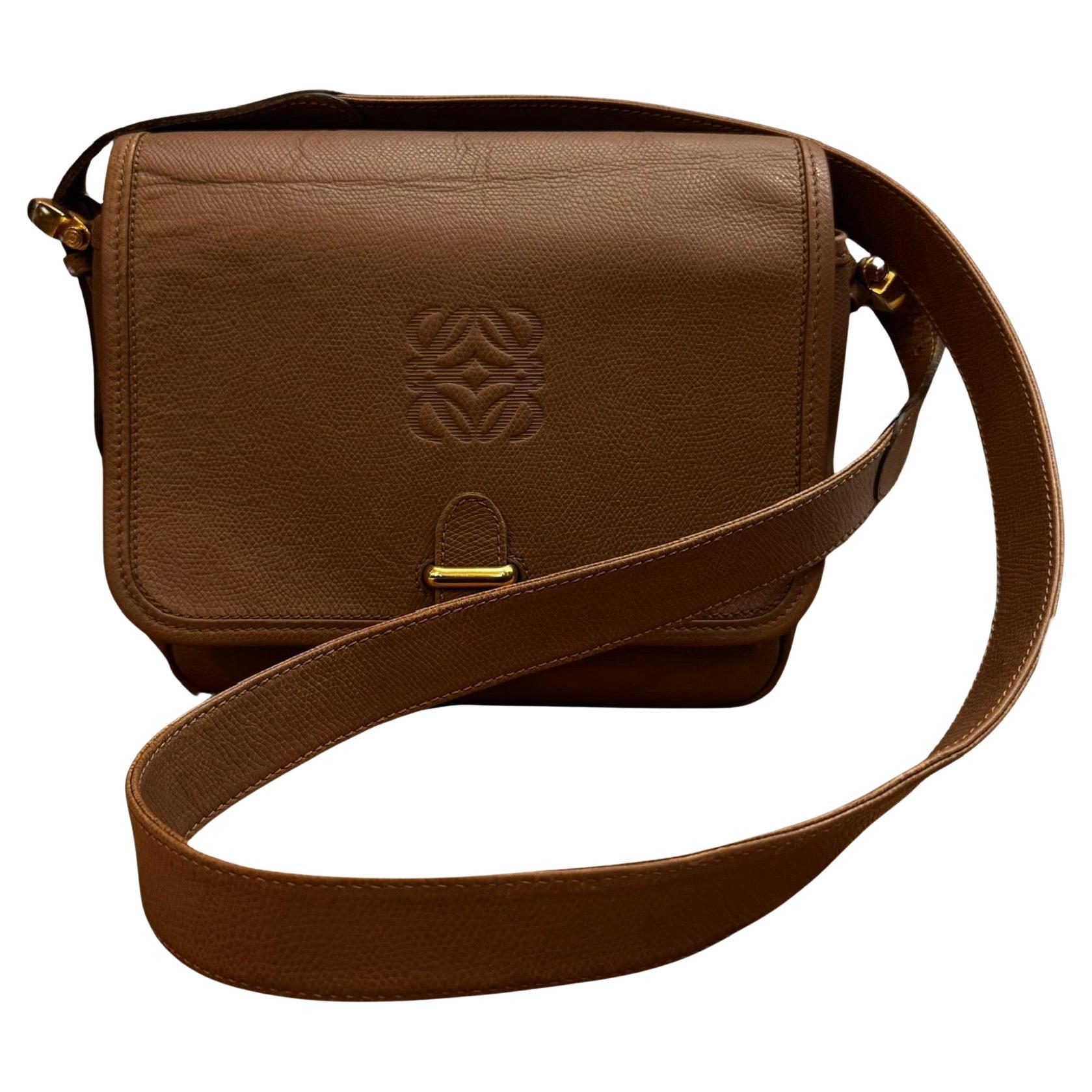 1990s Vintage LOEWE Anagram Leder Crossbody Tasche Brown Brown Unisex im Angebot