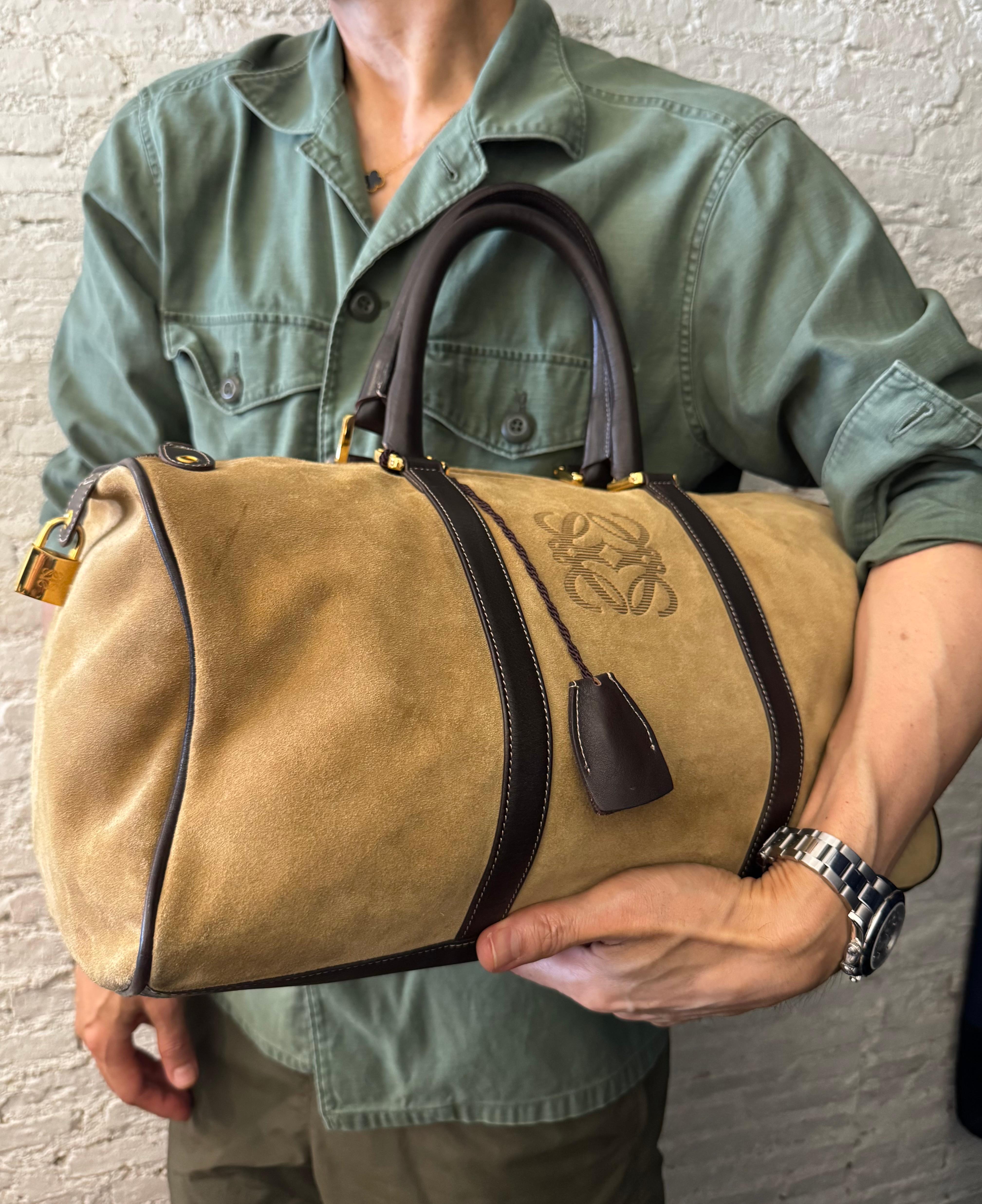1990 Vintage LOEWE Suede Anagram Boston Bag 40 Brown Bon état à Bangkok, TH