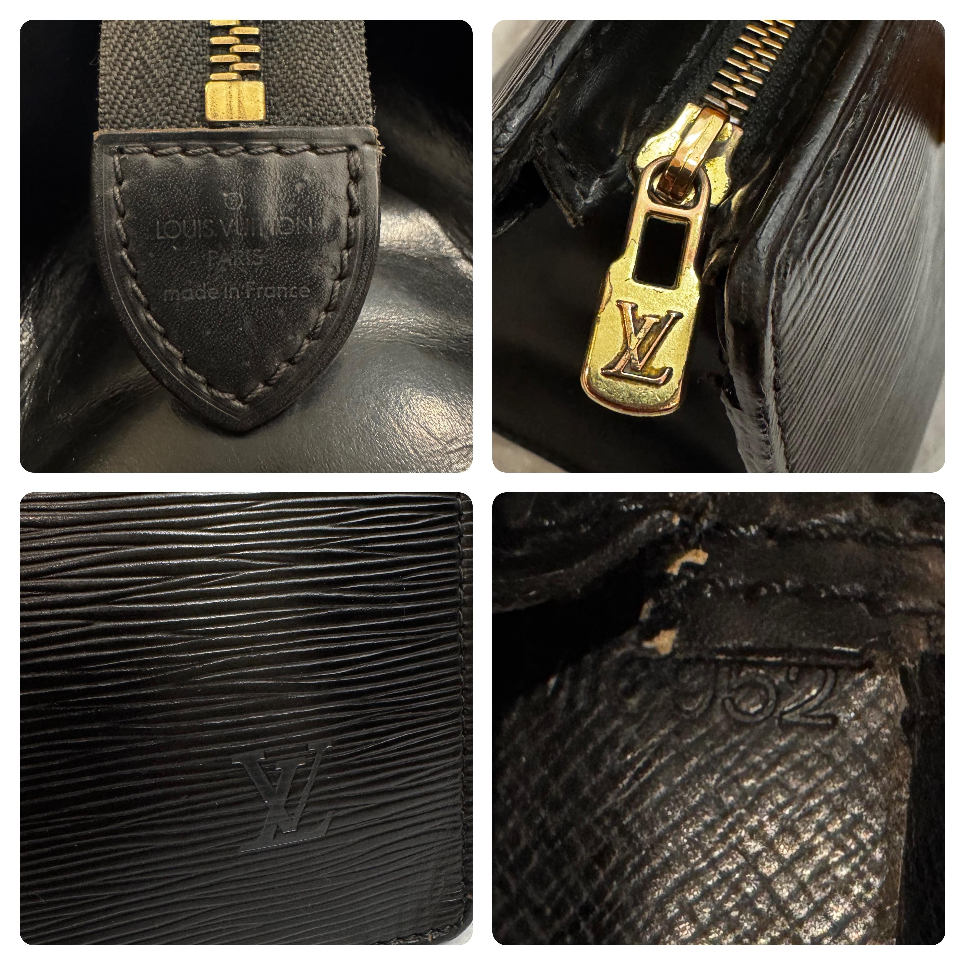 1990s Vintage LOUIS VUITTON Epi Leather Sac Triangle Handbag Black 2