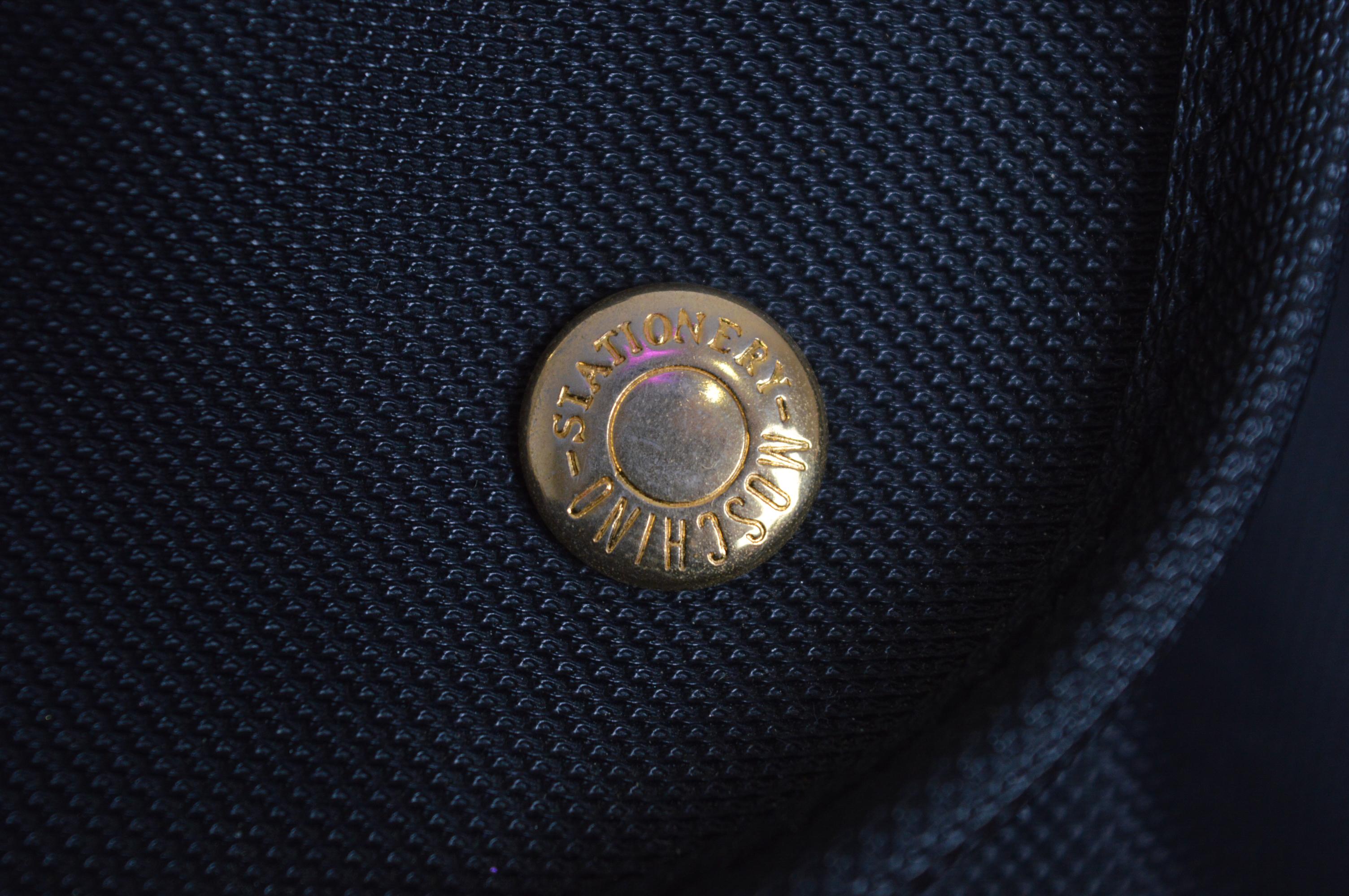 Moschino - Sac à dos vintage avec lettres dorées, années 1990 en vente 7
