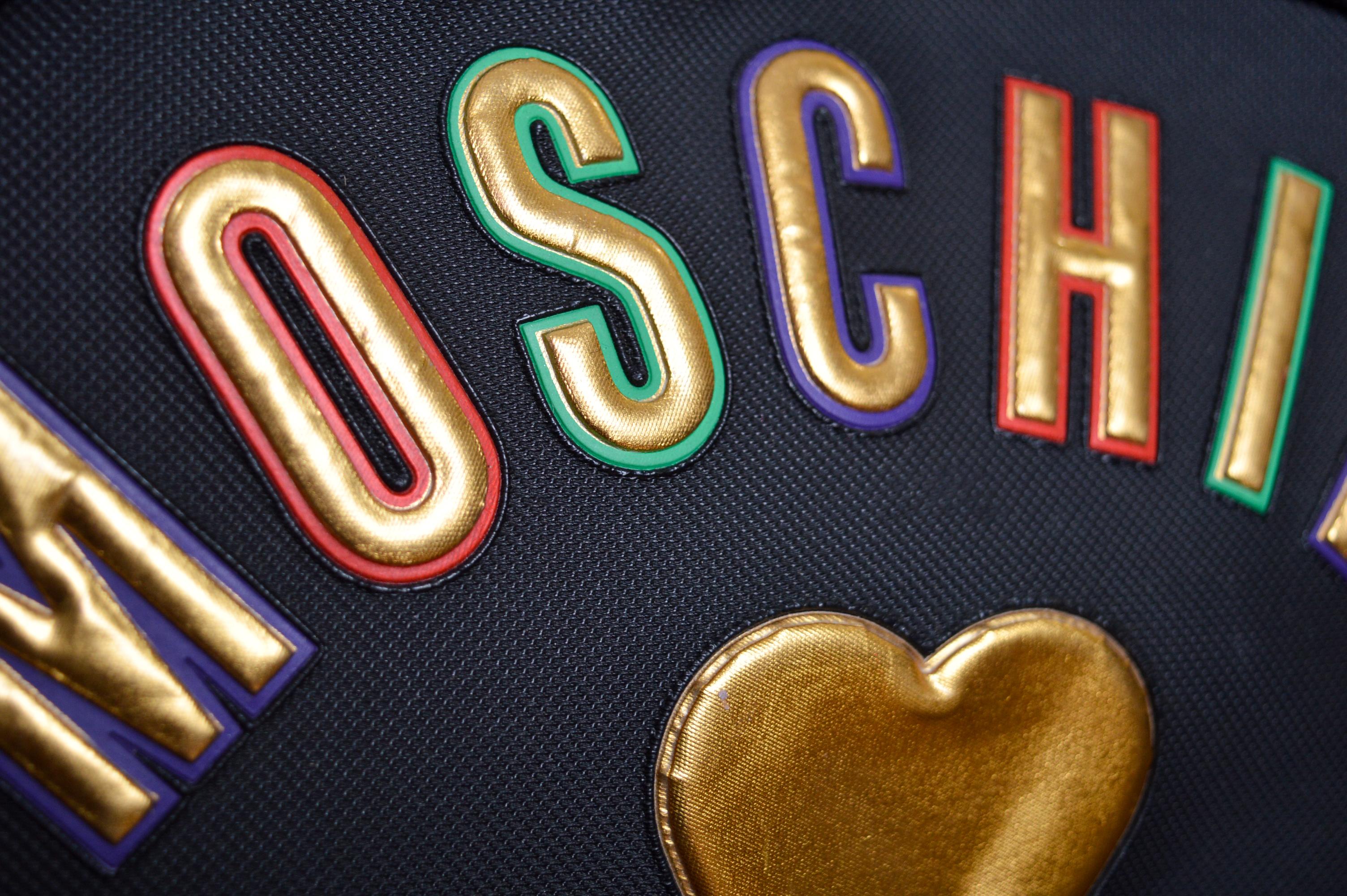 Moschino - Sac à dos vintage avec lettres dorées, années 1990 en vente 2
