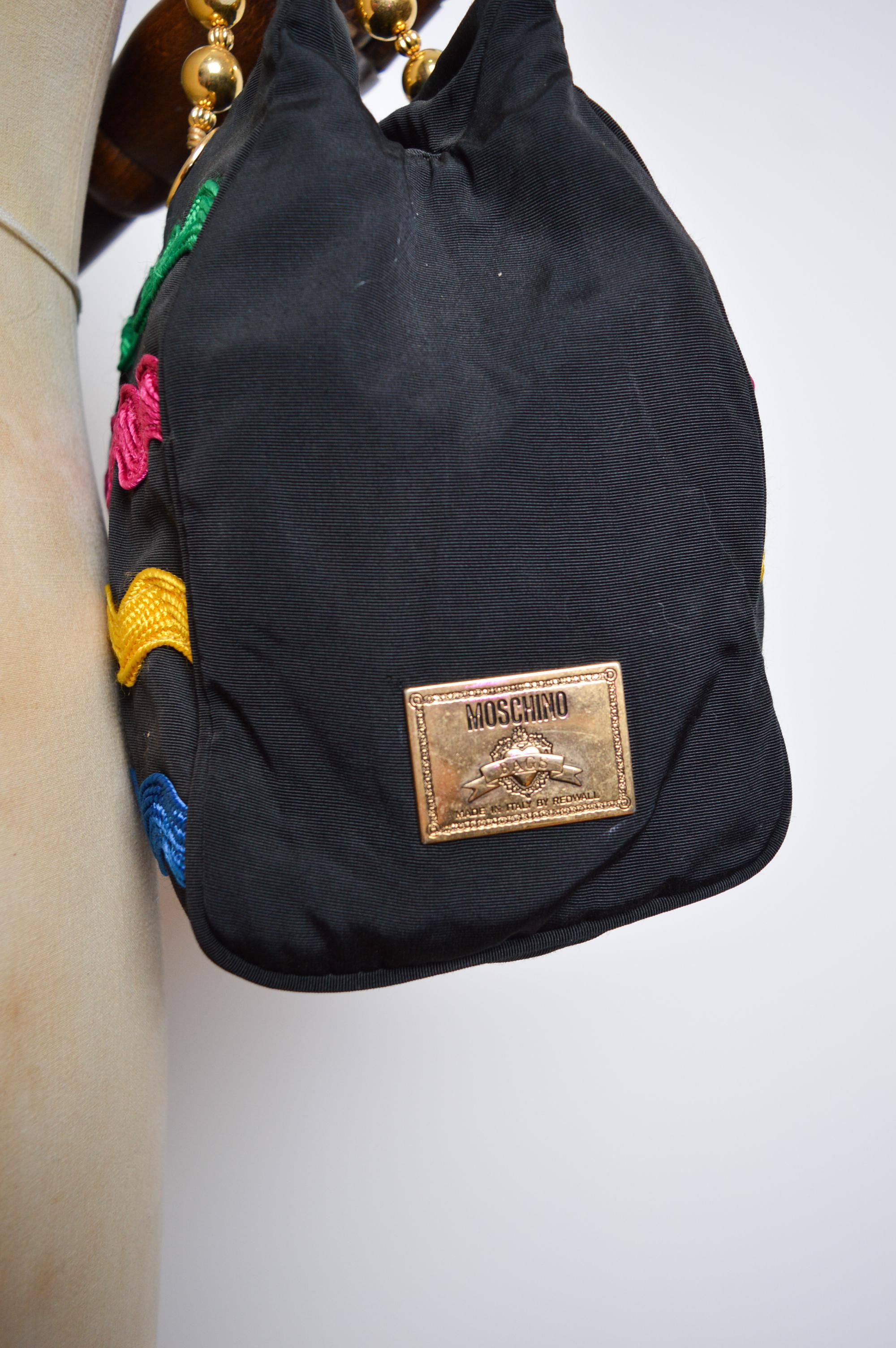 1990er Jahre Vintage Moschino Tasche Bunte Camp Nylon-Handtasche mit Perlengriff  im Angebot 1