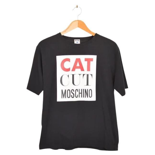 1990er Jahre Vintage Moschino Cat Cut Slogan T-Shirt in Übergröße mit Katzenschliff im Angebot