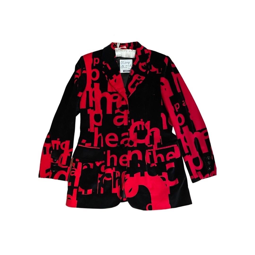 1990s Vintage Moschino cheap & chic red and black jacket, in immaculate condition. The white version of this jacket has been worn by Fran Fine on the 90s hit sitcom The Nanny. it is 100 % cotton. 

Sizes : 
I 46 
FR 42 
US 12 
UK 14 

Measurements