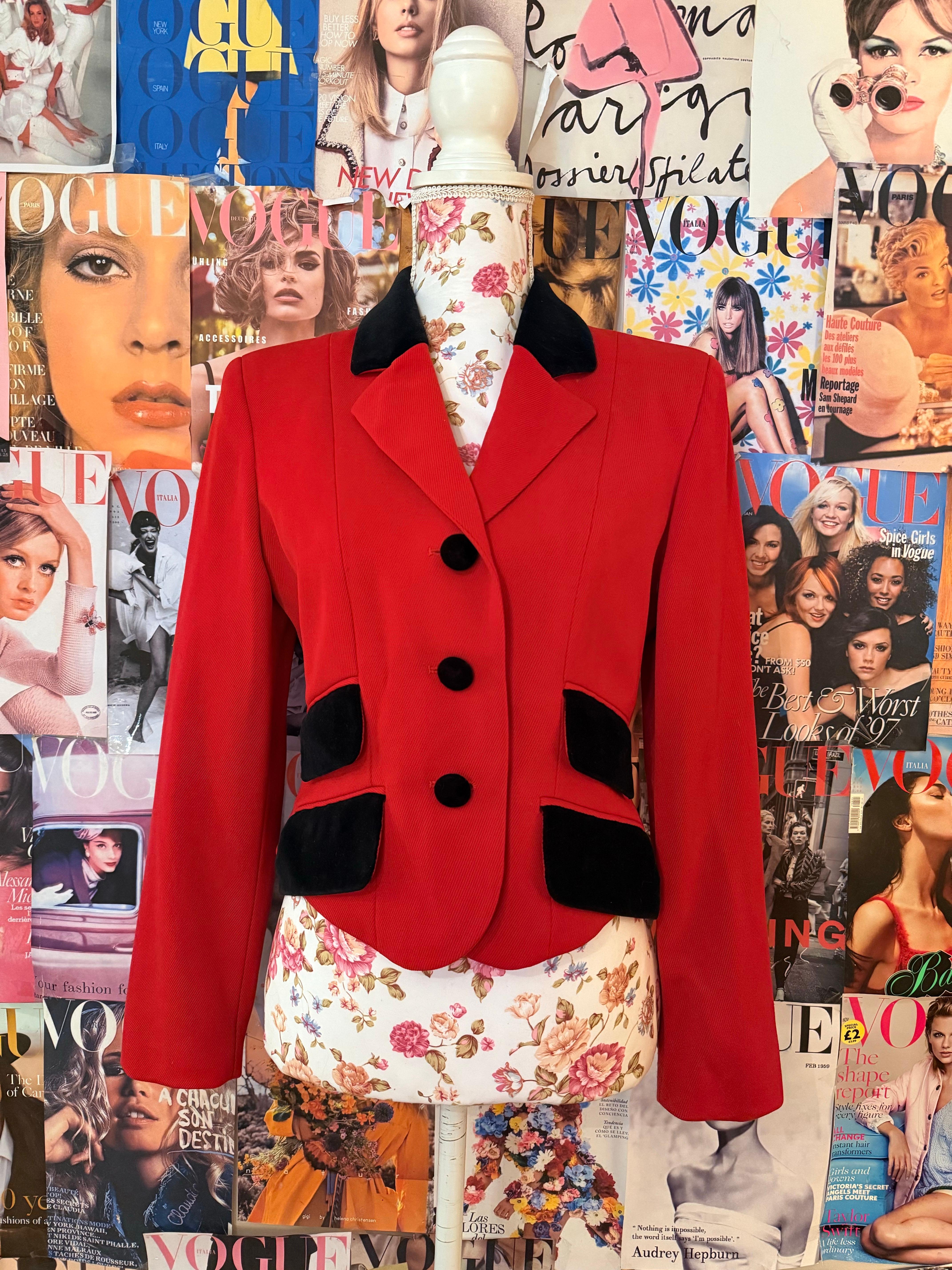 Rosso Vintage anni '90 Moschino Cheap and Chic giacca blazer rossa in vendita