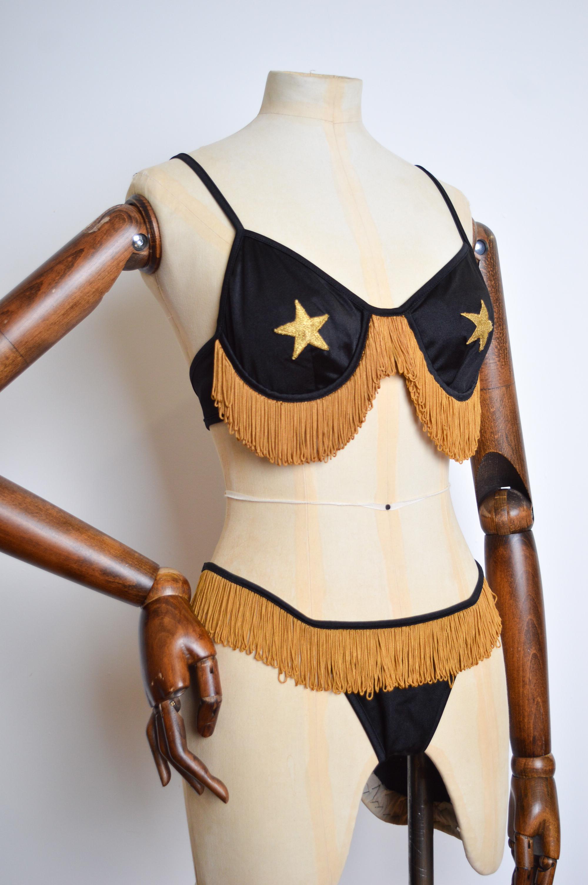 1990er Jahre Vintage MOSCHINO Fransen Showgirl Quasteed Bikini Cowgirl Kostüm im Zustand „Gut“ im Angebot in Sheffield, GB