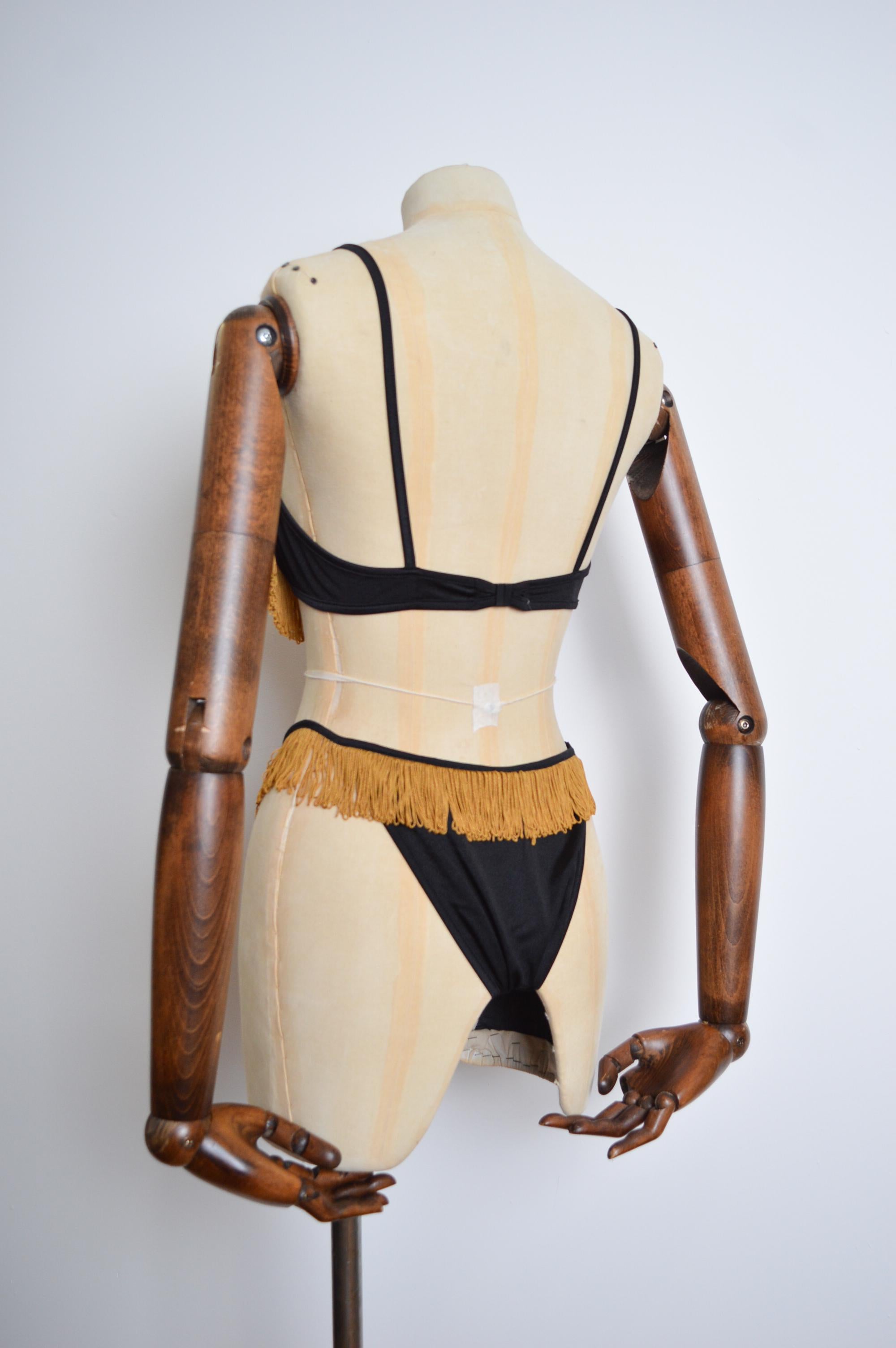 1990er Jahre Vintage MOSCHINO Fransen Showgirl Quasteed Bikini Cowgirl Kostüm im Angebot 1