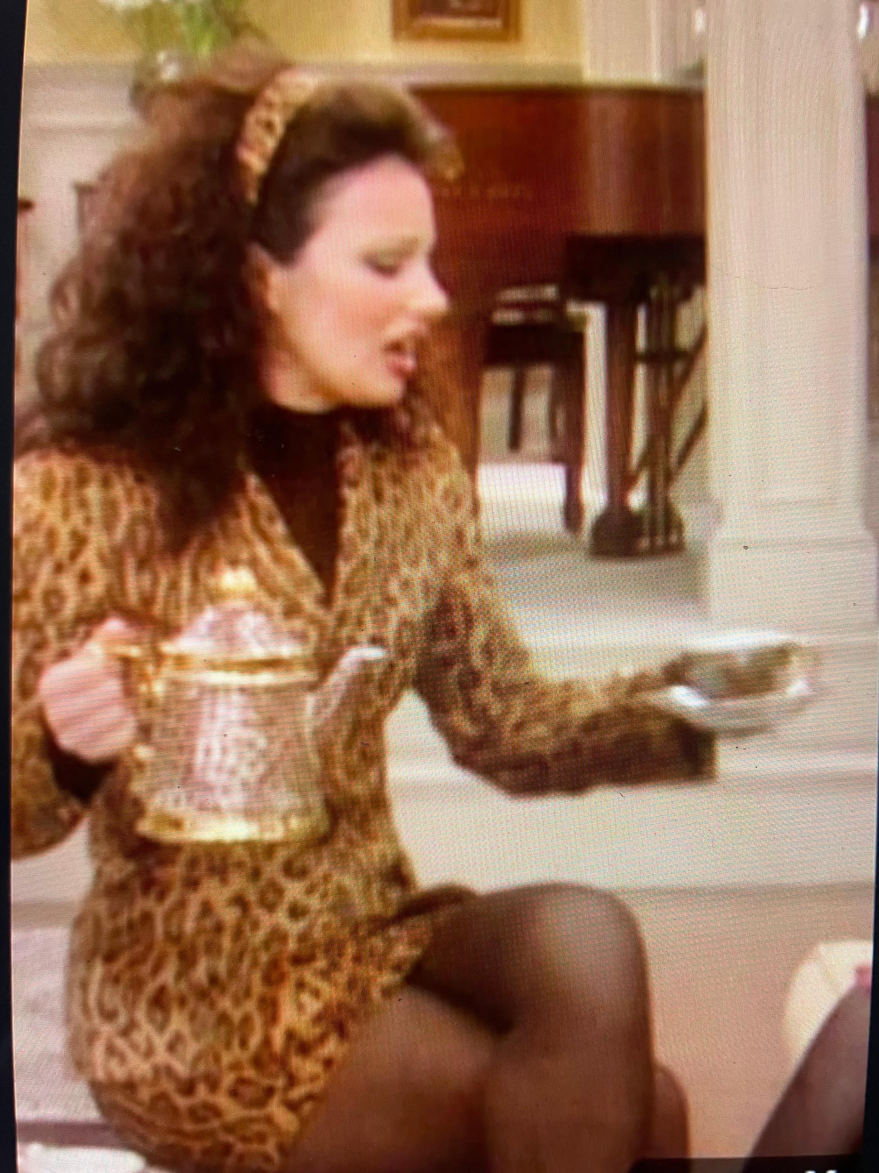Beautiful 1990s vintage leopard print blazer jacket by Moschino Jeans. In perfect vintage condition, no signs of fading or pulling appart, with pockets.
Seen on the ICONIC Fran fine on the hit sitcom Nanny. 

Sizes : 

FR 36
I 40
UK 10
US