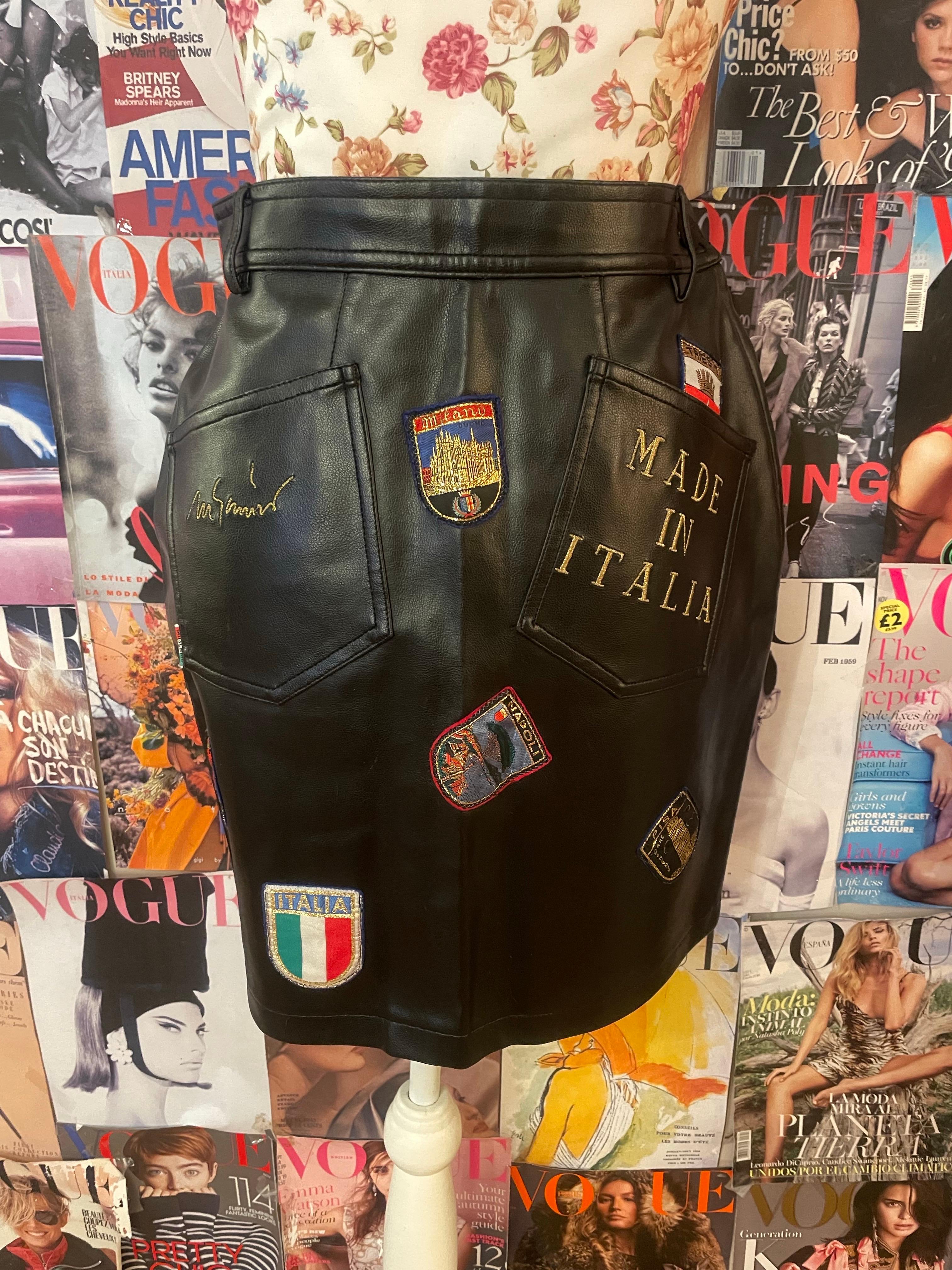 Beautiful and rare 1990s vintage Moschino jeans mini skirt,

Moschino was known for its bold and often humorous style in the world of fashion. And this piece is no exception, colourful and varied patches are a recurring element in Moschino