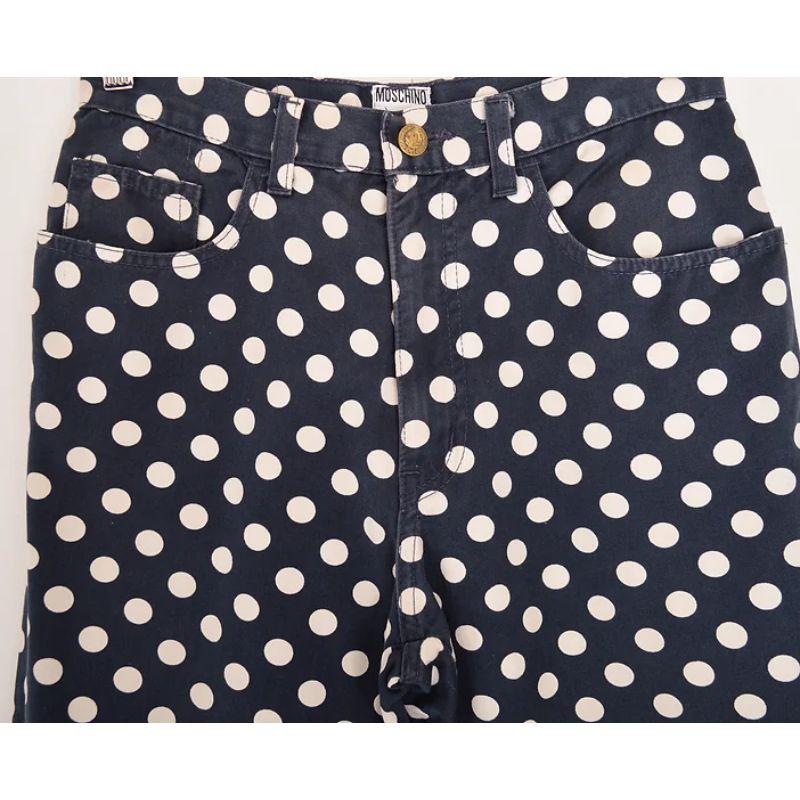 Super flattering, Vintage 1990's Moschino Polka Dot patterned jeans in a Navy blue & white colour way.

Features:
Zip fasten
Classic x4 pocket design
100% Cotton

Sizing: Waist: 27''
Inseam: 27''
Recommended Size: Waist 27''

Condition 9/10

Please