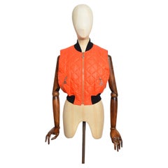 Veste bomber MA1 courte matelassée orange Moschino vintage des années 1990