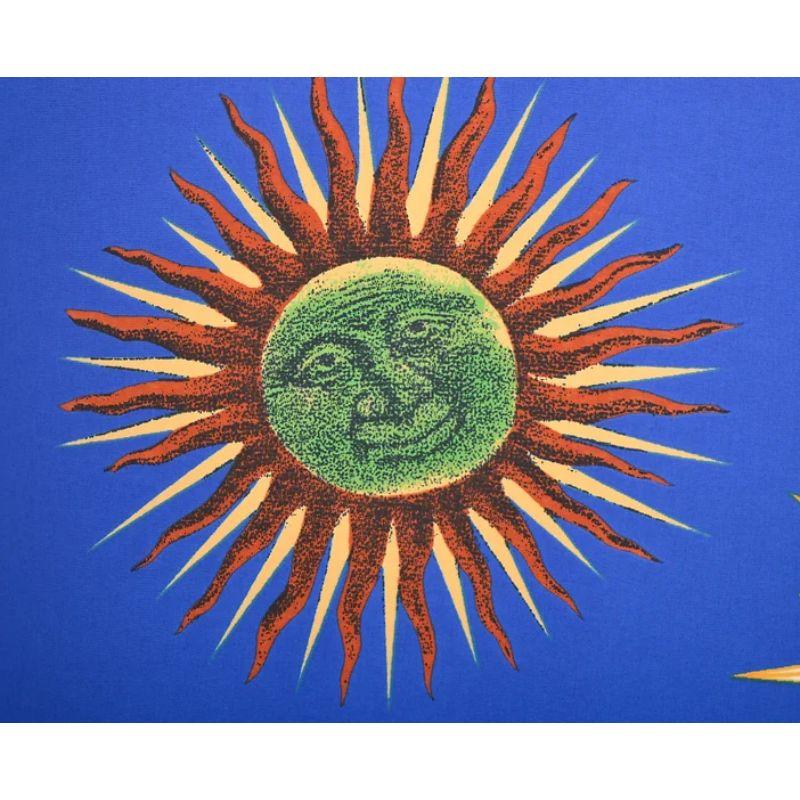 1990er Vintage Moschino Smiley Rave Face & Suns Muster Blaues Hemd mit kurzen Ärmeln im Angebot 3
