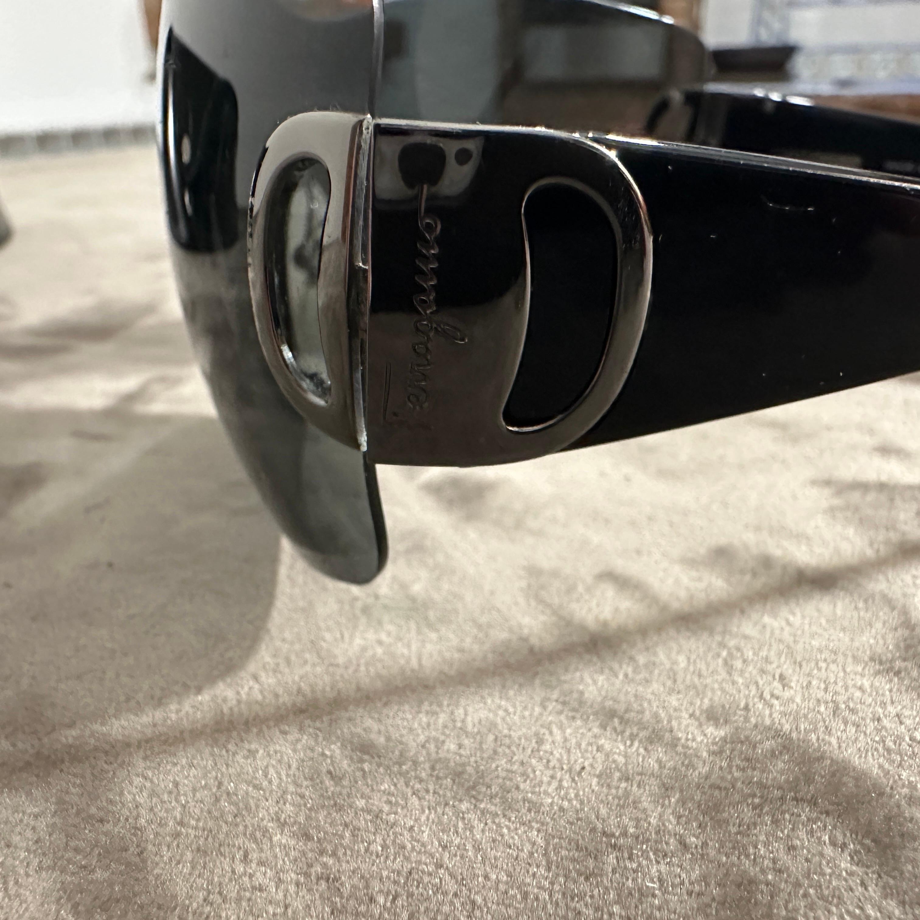 Lunettes de soleil vintage des années 1990 à masque surdimensionné par Salvatore Ferragamo Unisexe en vente
