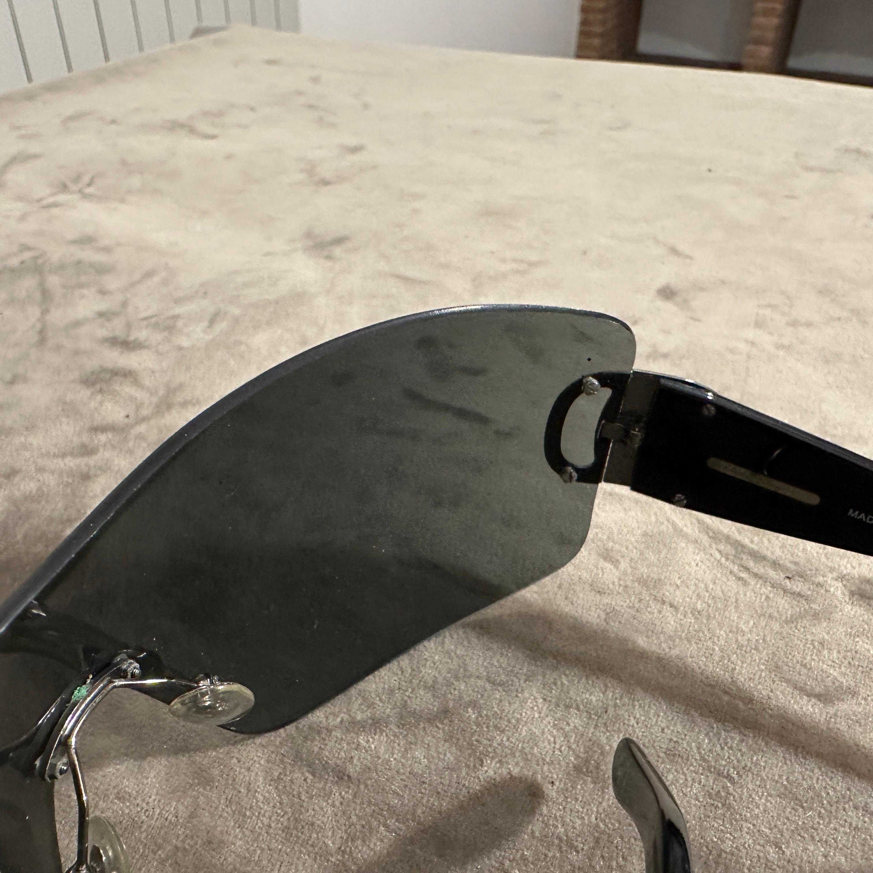 Lunettes de soleil vintage des années 1990 à masque surdimensionné par Salvatore Ferragamo en vente 3