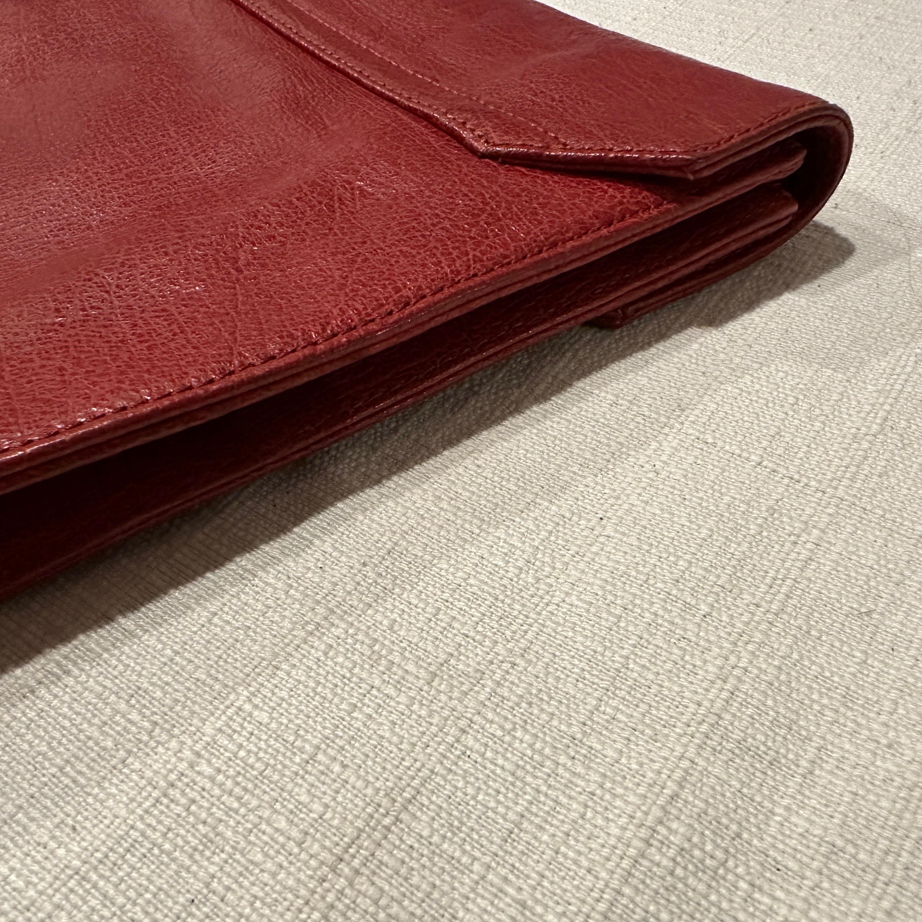 1990s Vintage Red Leather Karl Lagerfeld Envelope Bag For Sale 5