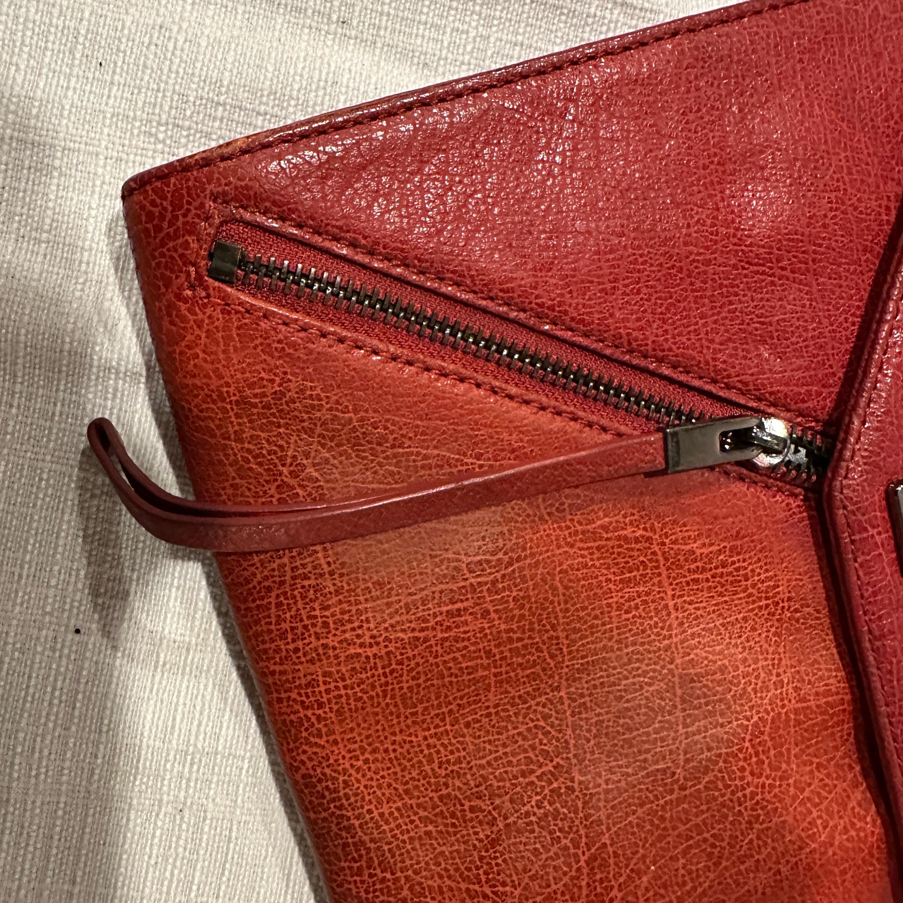 1990s Vintage Red Leather Karl Lagerfeld Envelope Bag In Good Condition For Sale In Aci Castello, IT