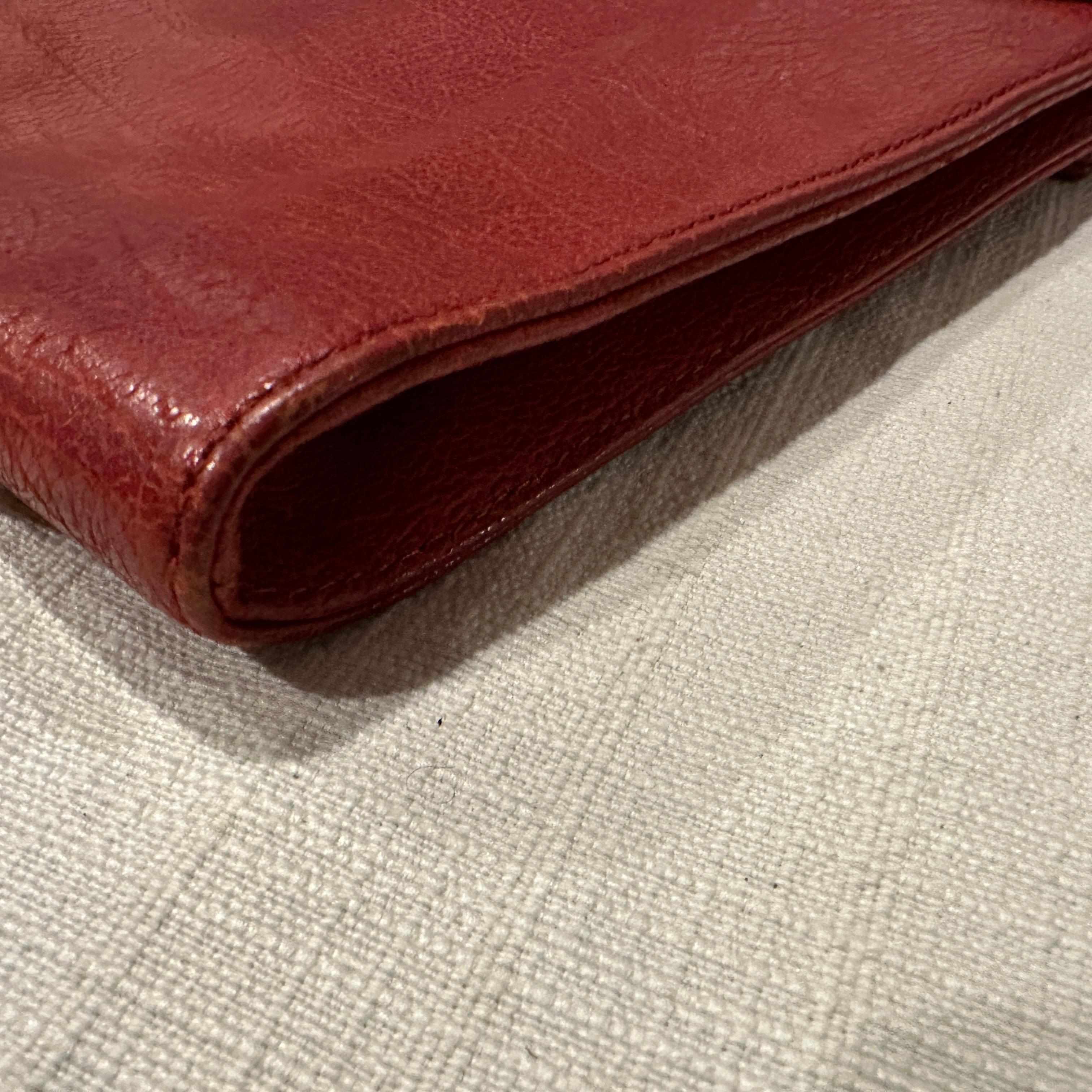 1990s Vintage Red Leather Karl Lagerfeld Envelope Bag For Sale 1