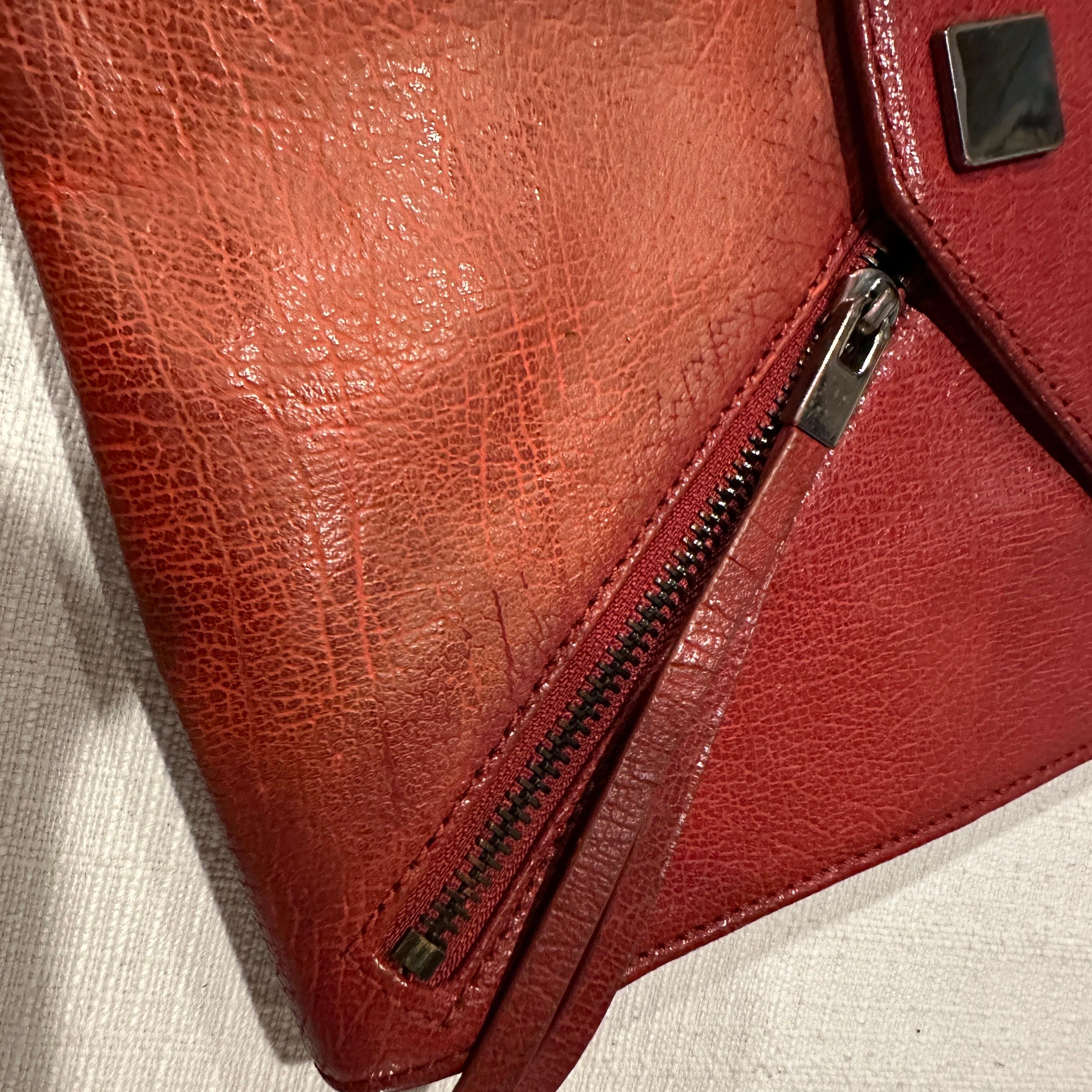 1990s Vintage Red Leather Karl Lagerfeld Envelope Bag For Sale 2