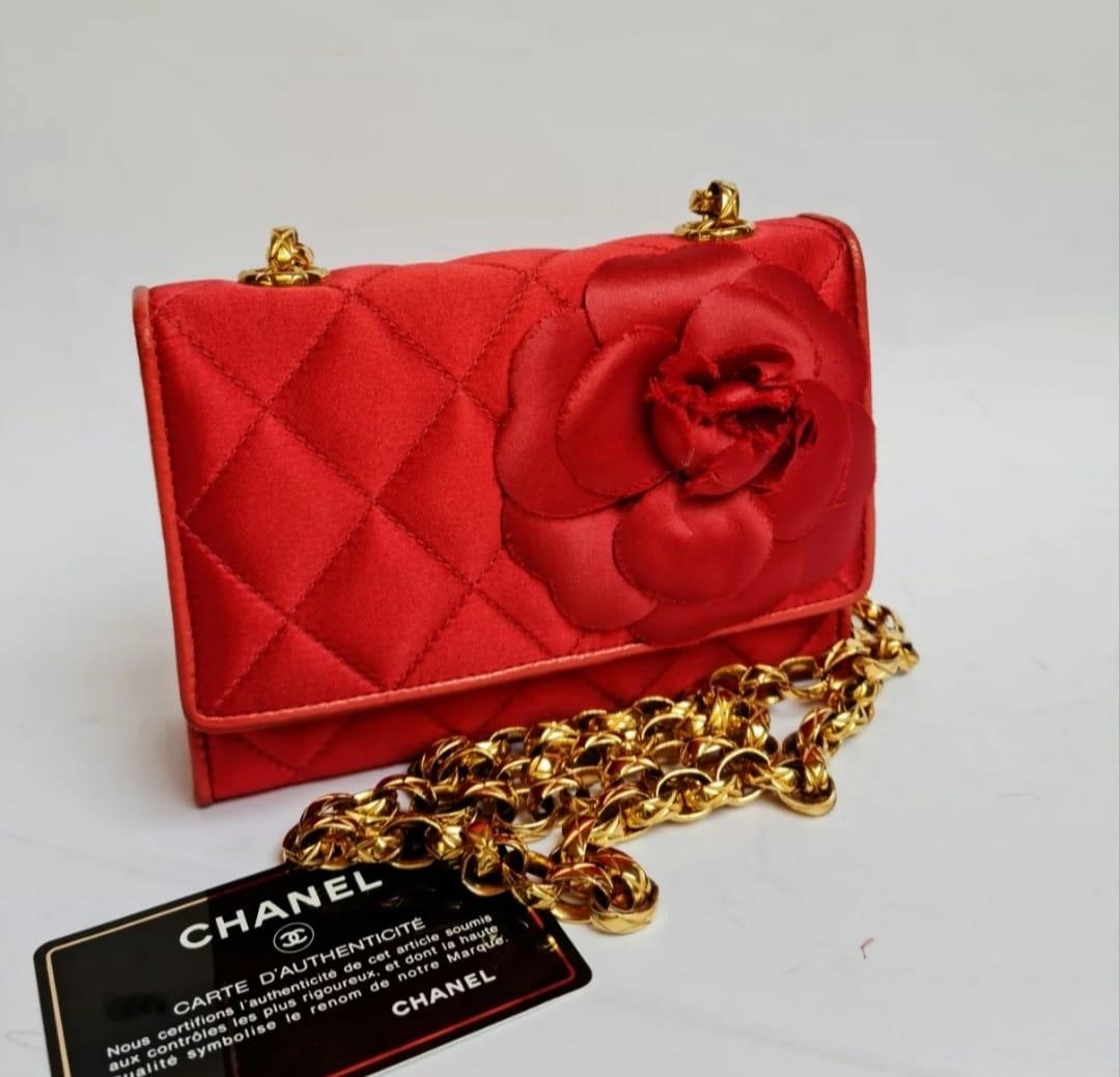 1990s Vintage Red Satin Quilted Camellia Mini Crossbody Bag For Sale 4