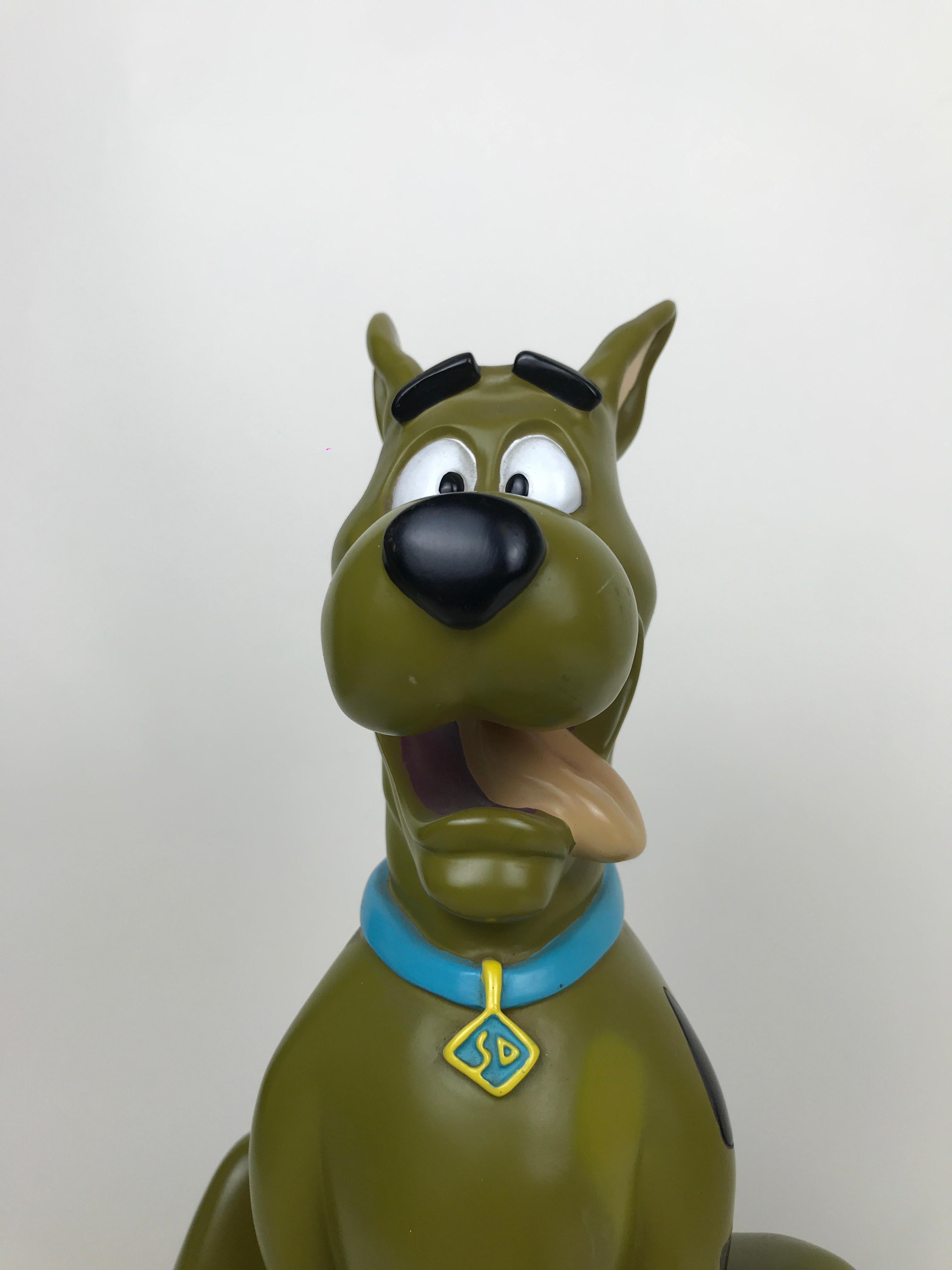 1990s Vintage Resin Hanna-Barbera Scooby-Doo Statue by Warner Bros Studio Store  In Good Condition For Sale In Milan, IT
