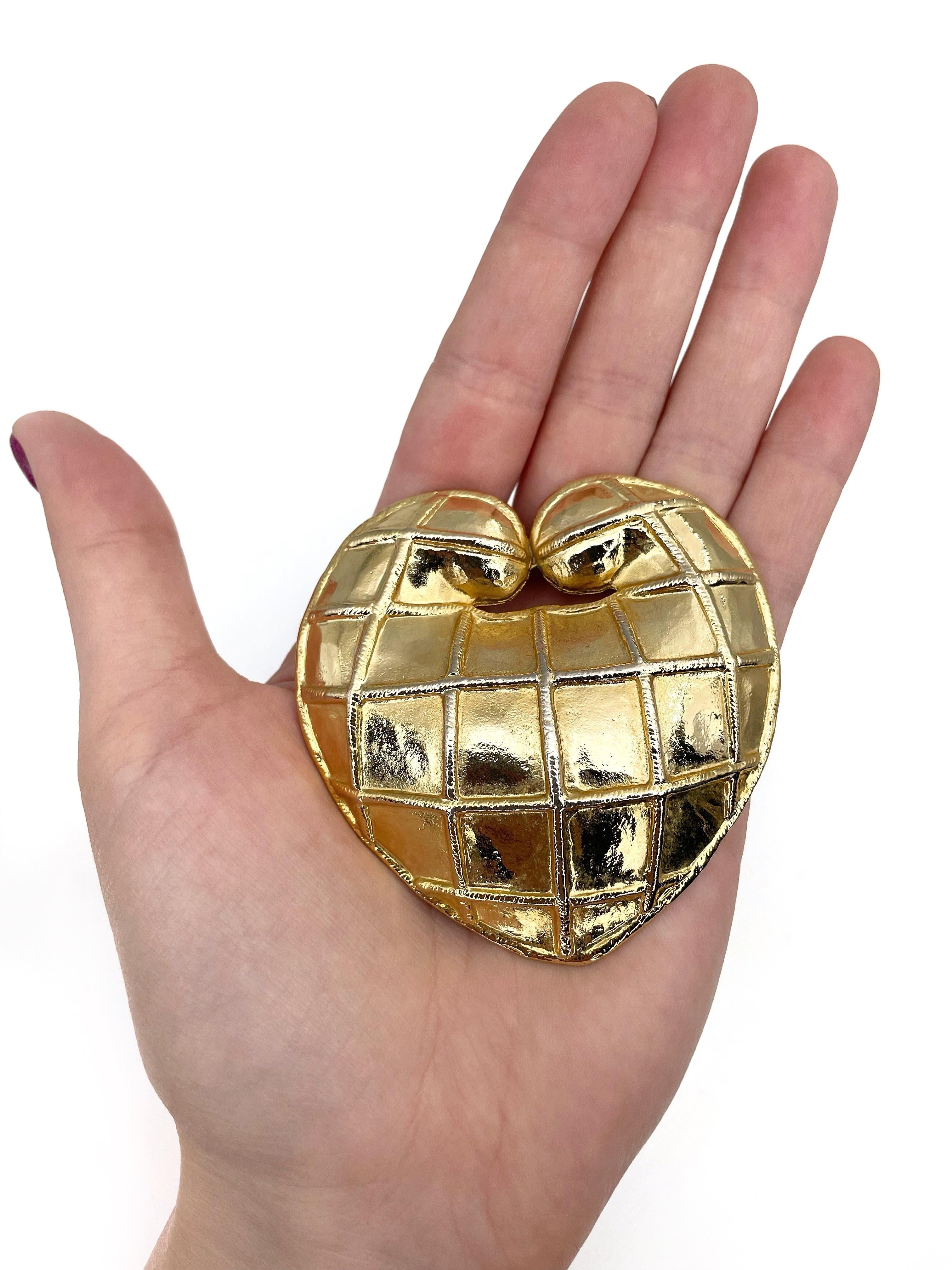 Women's or Men's 1990s Vintage Rochas Gold Tone Large Heart Pin Brooch For Sale