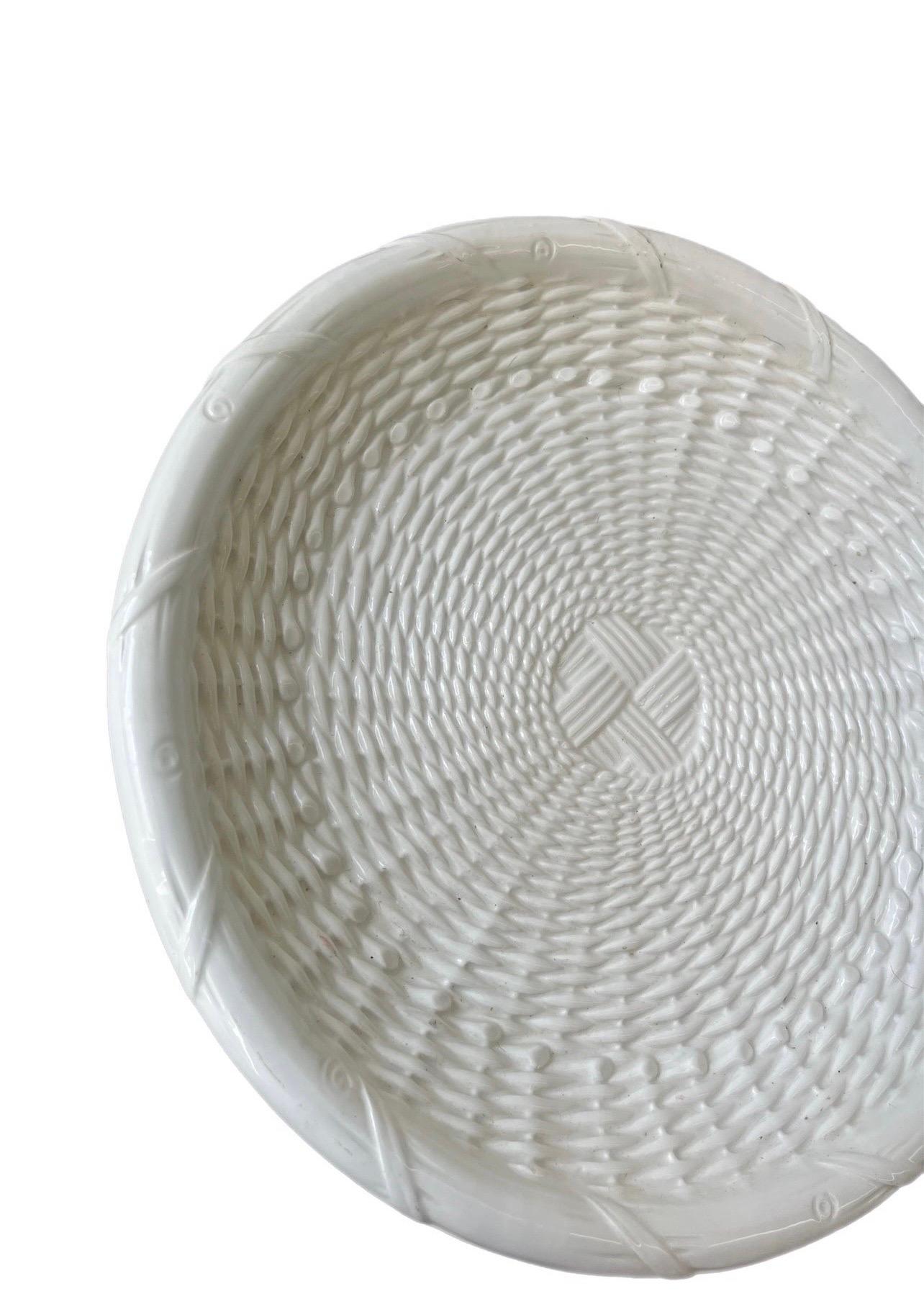 1990s Vintage Tiffany & Co. Italian Basket Weave “White Wicker” Chop Plate In Good Condition For Sale In Charleston, SC