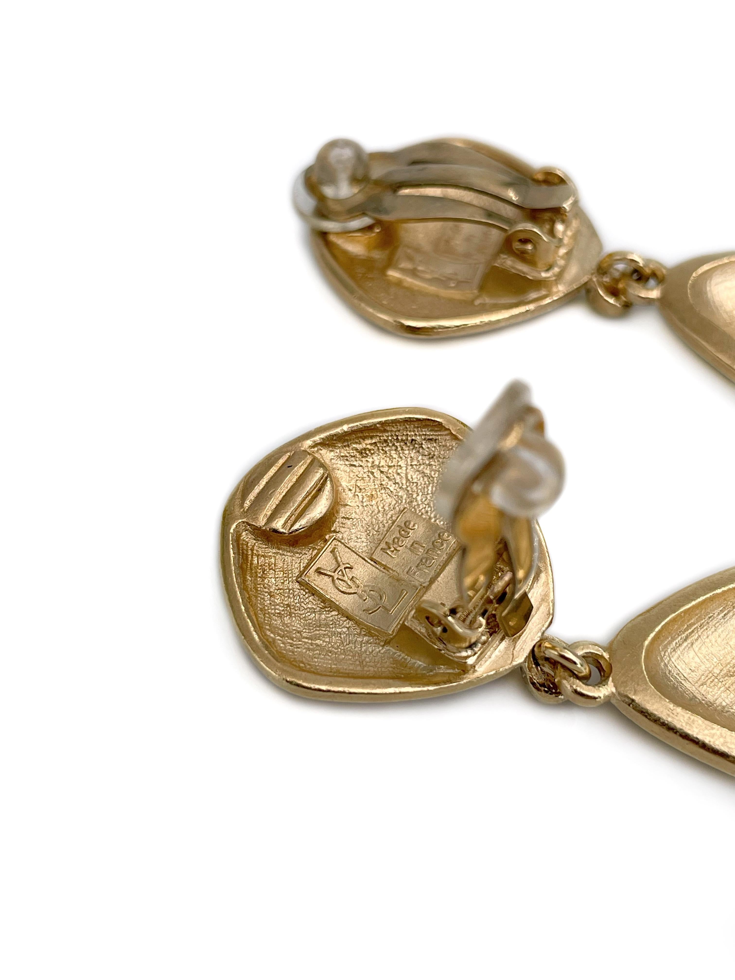 1990s Vintage Yves Saint Laurent Gold Tone Textured Long Clip-On Earrings In Good Condition In Vilnius, Vilniaus apskr.
