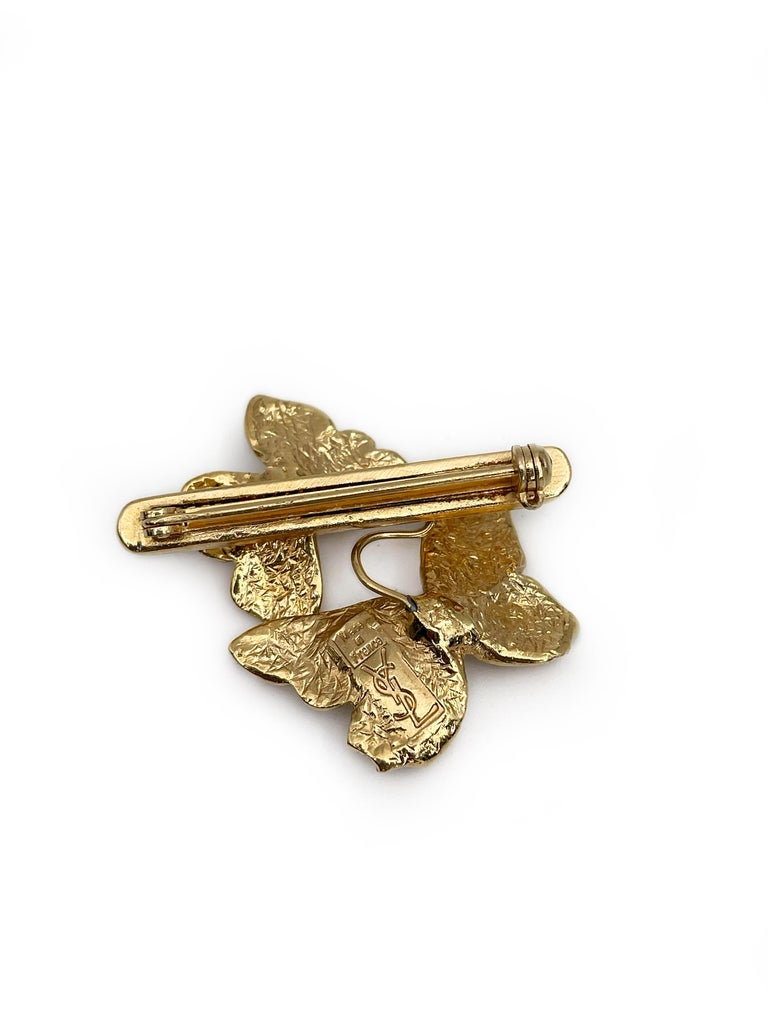 1990s Vintage Yves Saint Laurent Gold Tone Two Butterfly Bar Brooch In Good Condition For Sale In Vilnius, LT