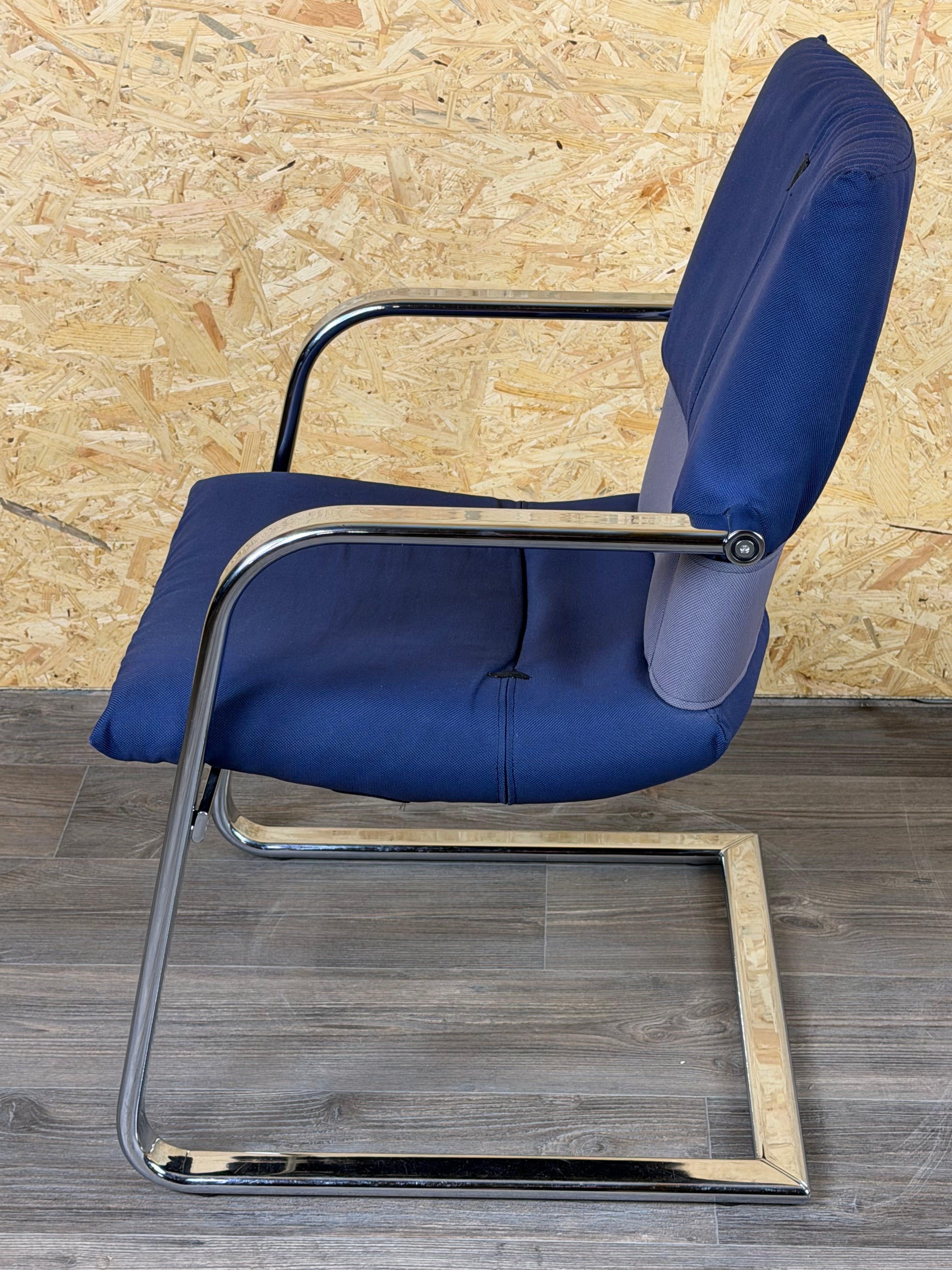 1990 Vitra Figura Cantilever Chair, Design/One par Mario Bellini, Objects for Objects, Metal en vente 11