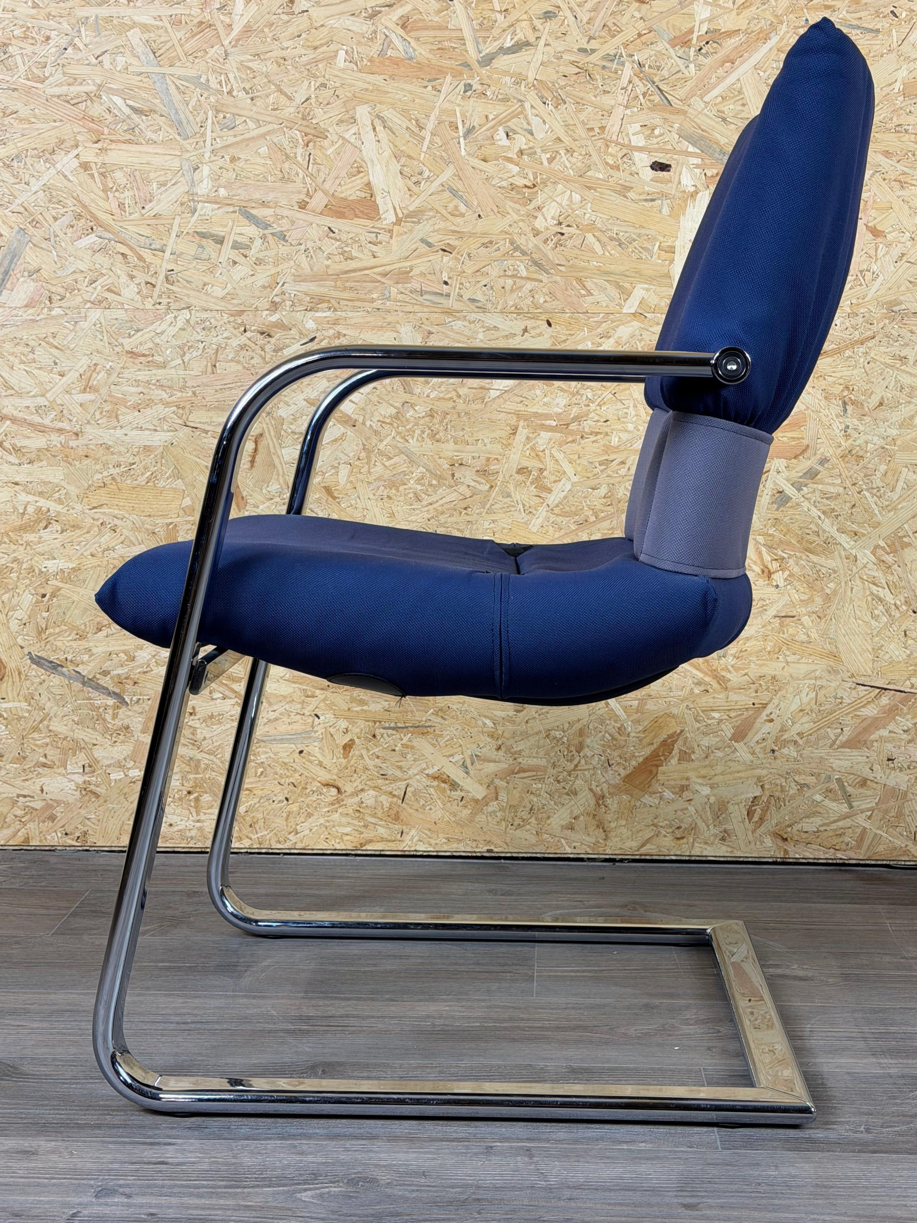 1990 Vitra Figura Cantilever Chair, Design/One par Mario Bellini, Objects for Objects, Metal en vente 12