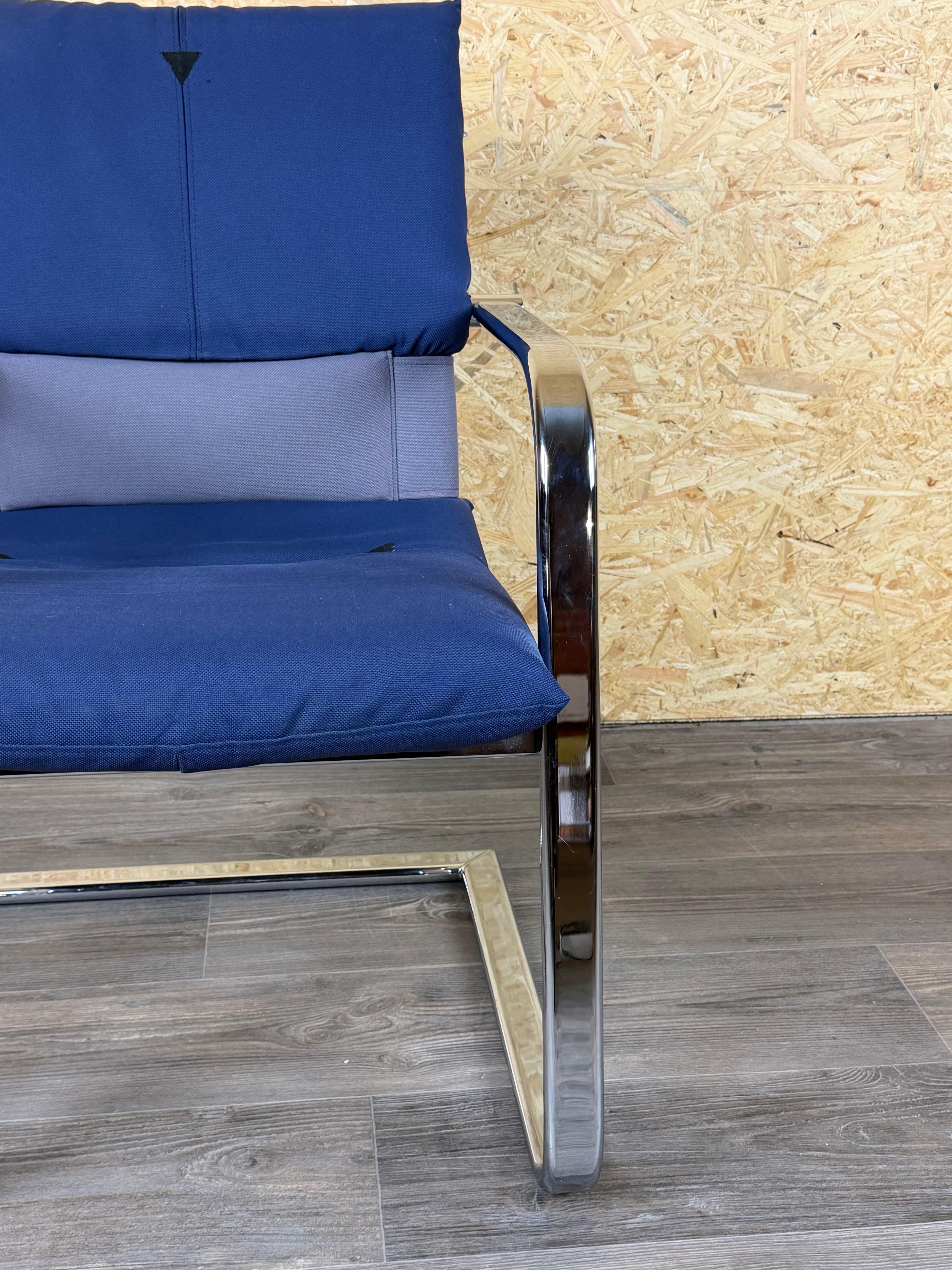 Métal 1990 Vitra Figura Cantilever Chair, Design/One par Mario Bellini, Objects for Objects, Metal en vente