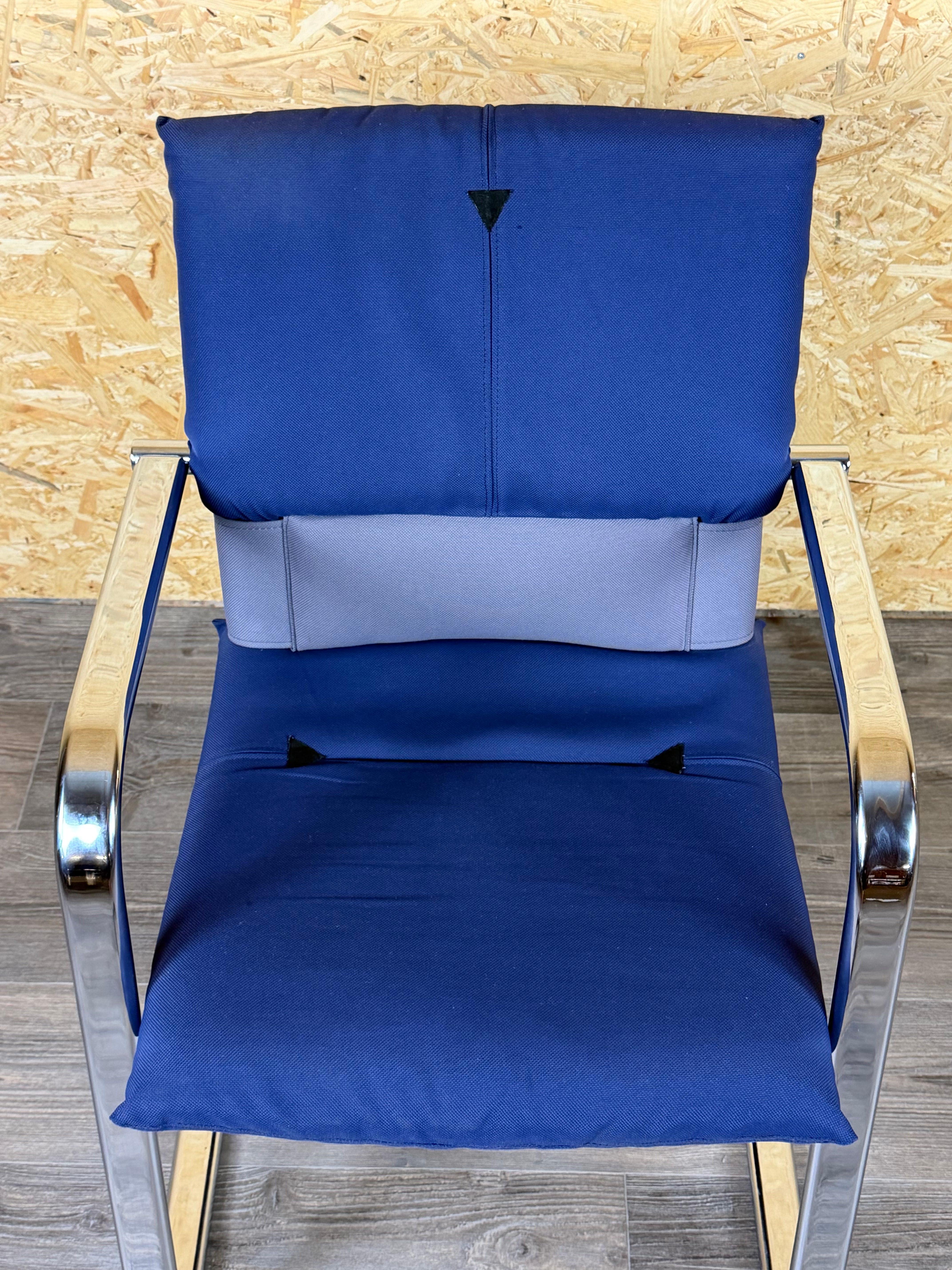 1990 Vitra Figura Cantilever Chair, Design/One par Mario Bellini, Objects for Objects, Metal en vente 3