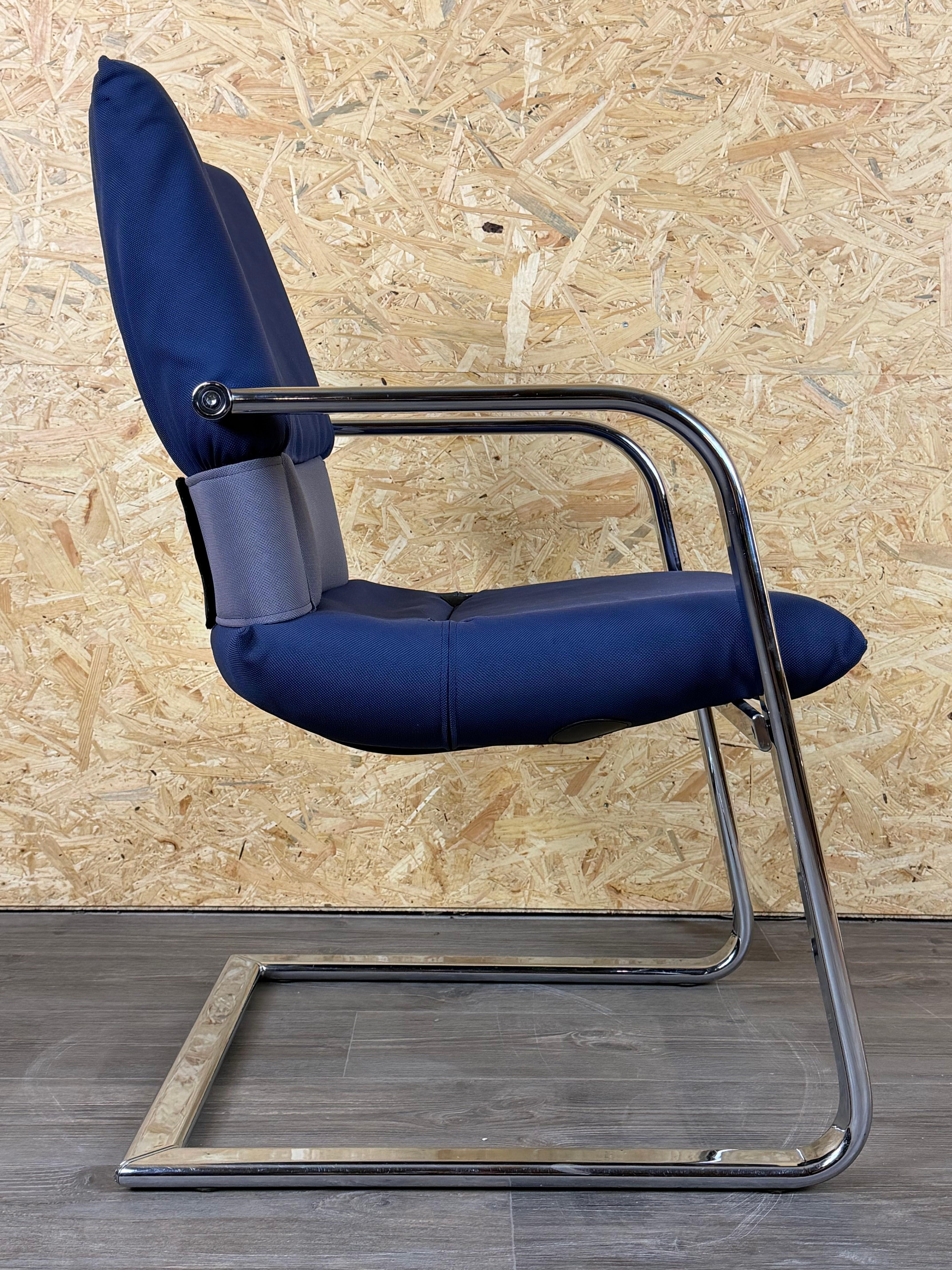 1990 Vitra Figura Cantilever Chair, Design/One par Mario Bellini, Objects for Objects, Metal en vente 4