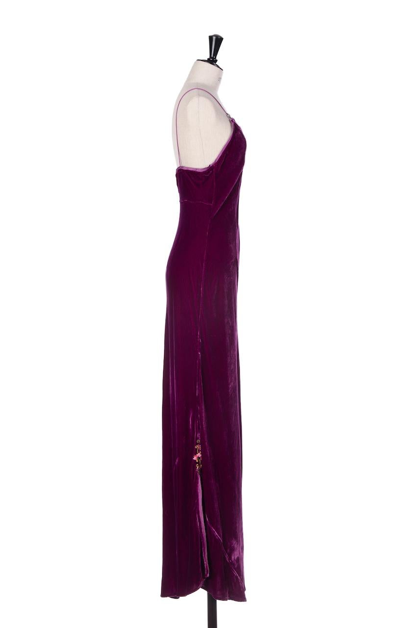 VOYAGE London - Robe longue en velours de soie mélangée brodée bordeaux/rose, années 1990 en vente 1
