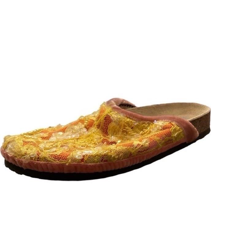 1990S VOYAGE Orange & Yellow Silk Lace Slip On Shoes In Excellent Condition For Sale In New York, NY